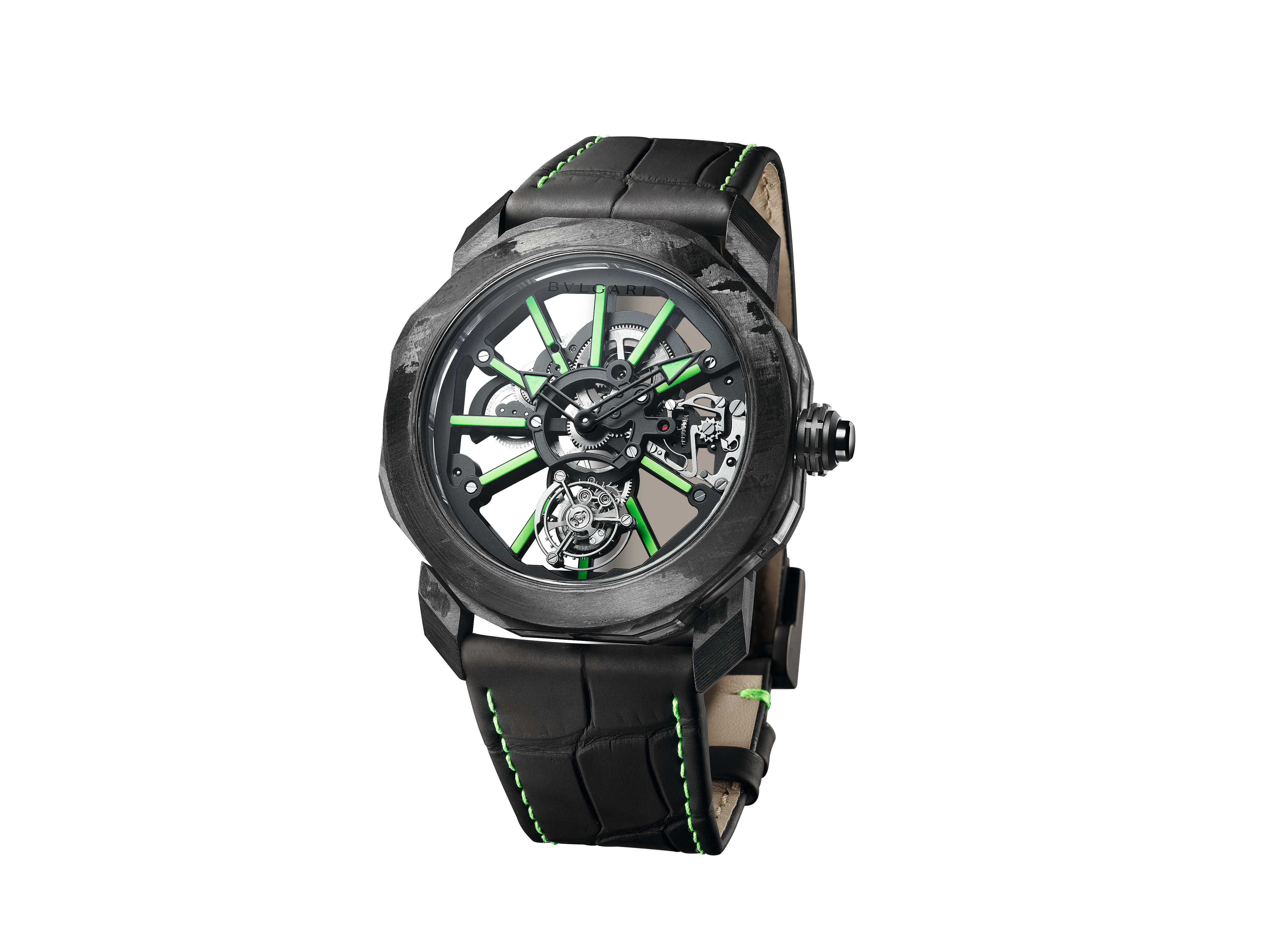 車銀優配戴OCTO ROMA TOURBILLON SAPHIR水晶陀飛輪腕錶NT$2,030,000。（BVLGARI提供）