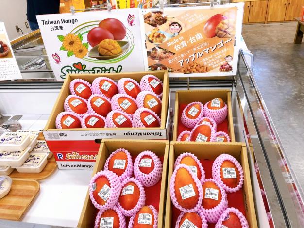 水上町觀光人氣景點「工匠之鄉」販賣台南芒果。(台南市政府提供)