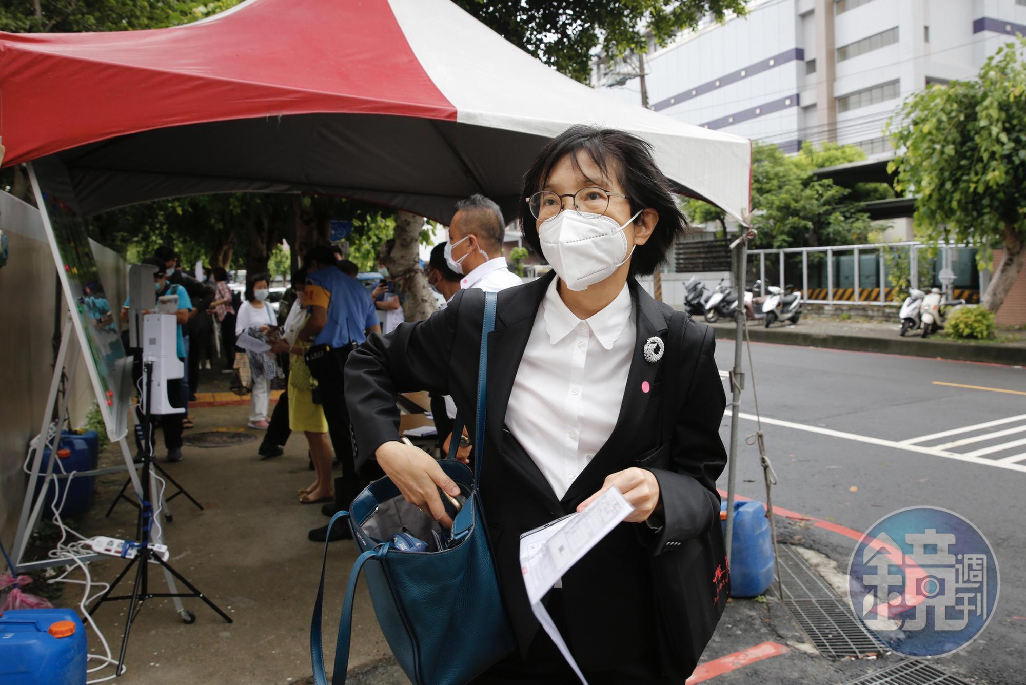 東元董事長邱純枝呼籲黃育仁，應該為「壞女人」3個字道歉。