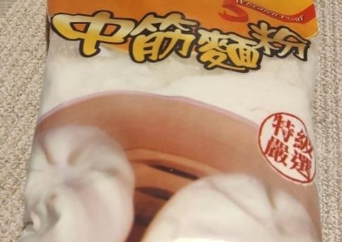 網友詢問過期麵粉「還有其他用途嗎?」引來不少內行網友分享(翻攝自臉書社團「廚藝公社」)