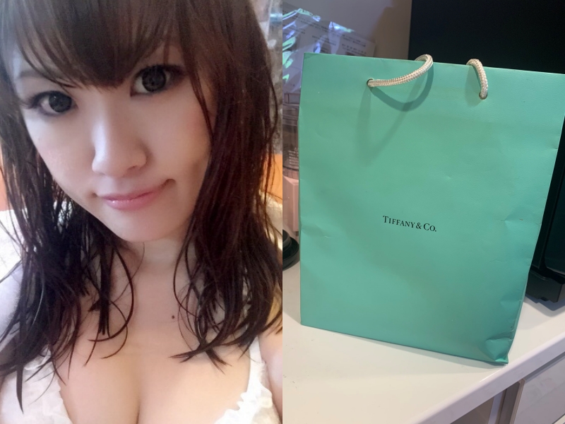 一位日本正妹麻將選手收到先生用Tiffany&Co.紙袋裝的「伴手禮」（翻攝自ameblo、hinaai0924推特）