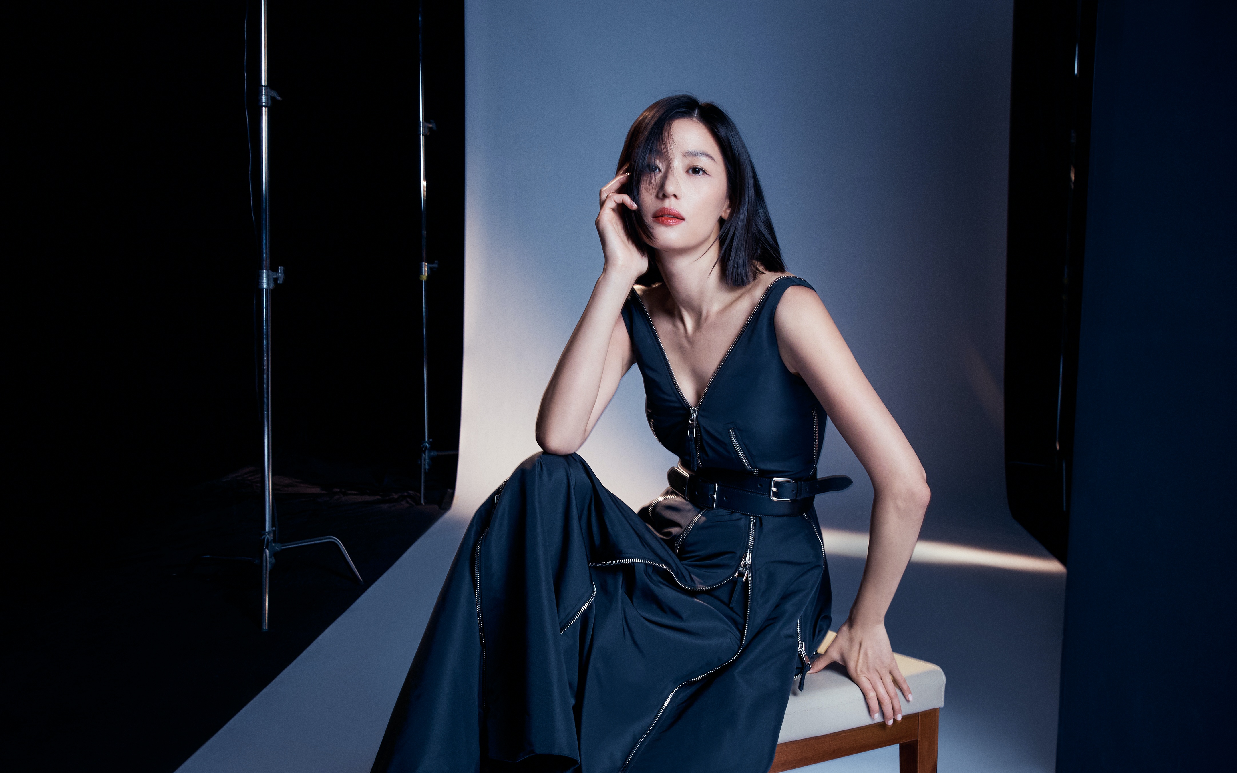 全智賢主演《屍戰朝鮮：雅信傳》今起在Netflix上線。（Netflix提供）