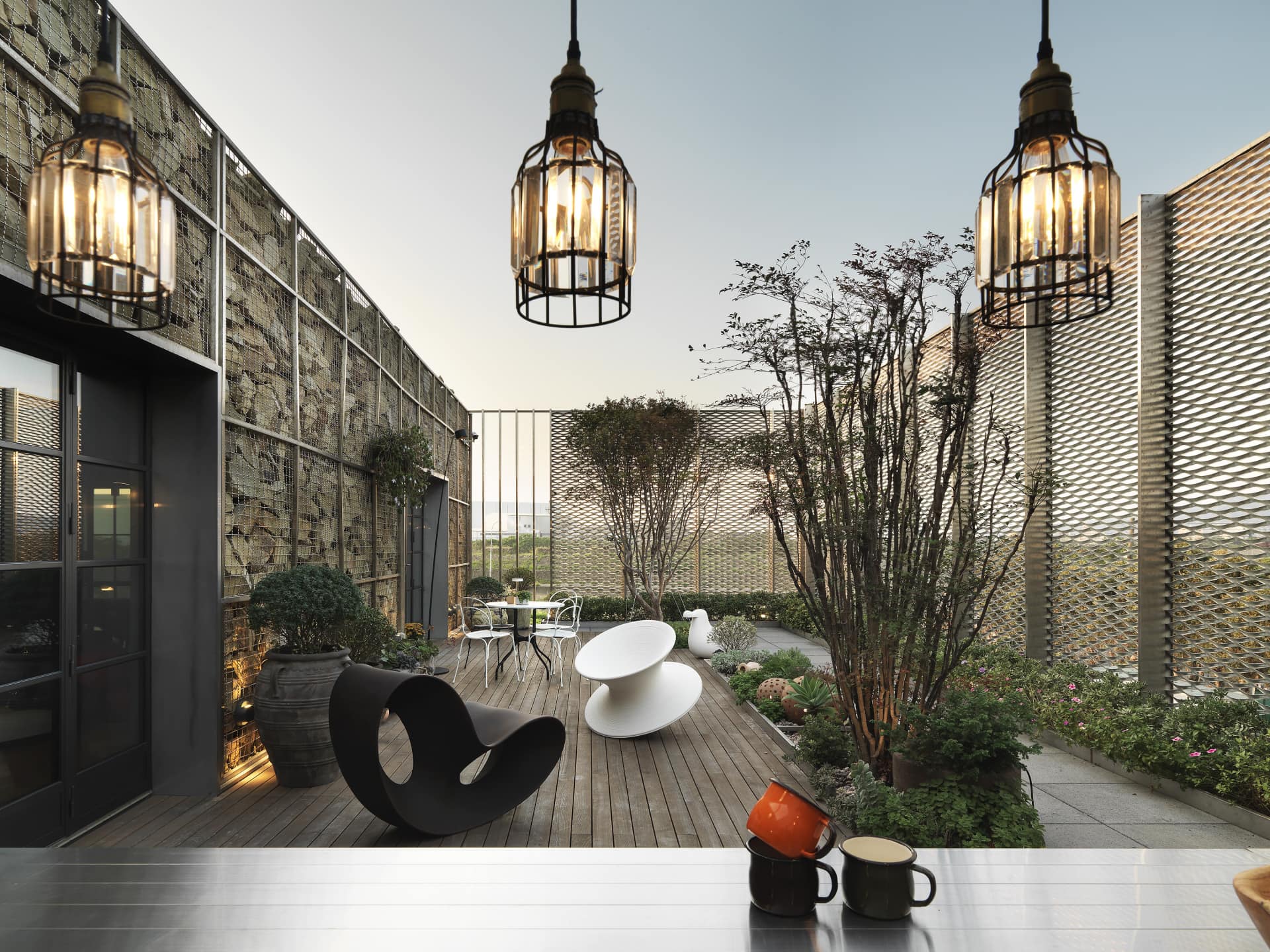 一位女網友分享，自己公公自地自建的別墅，豪華規格網友不禁大讚。（翻攝臉書「爆廢公社公開版」）