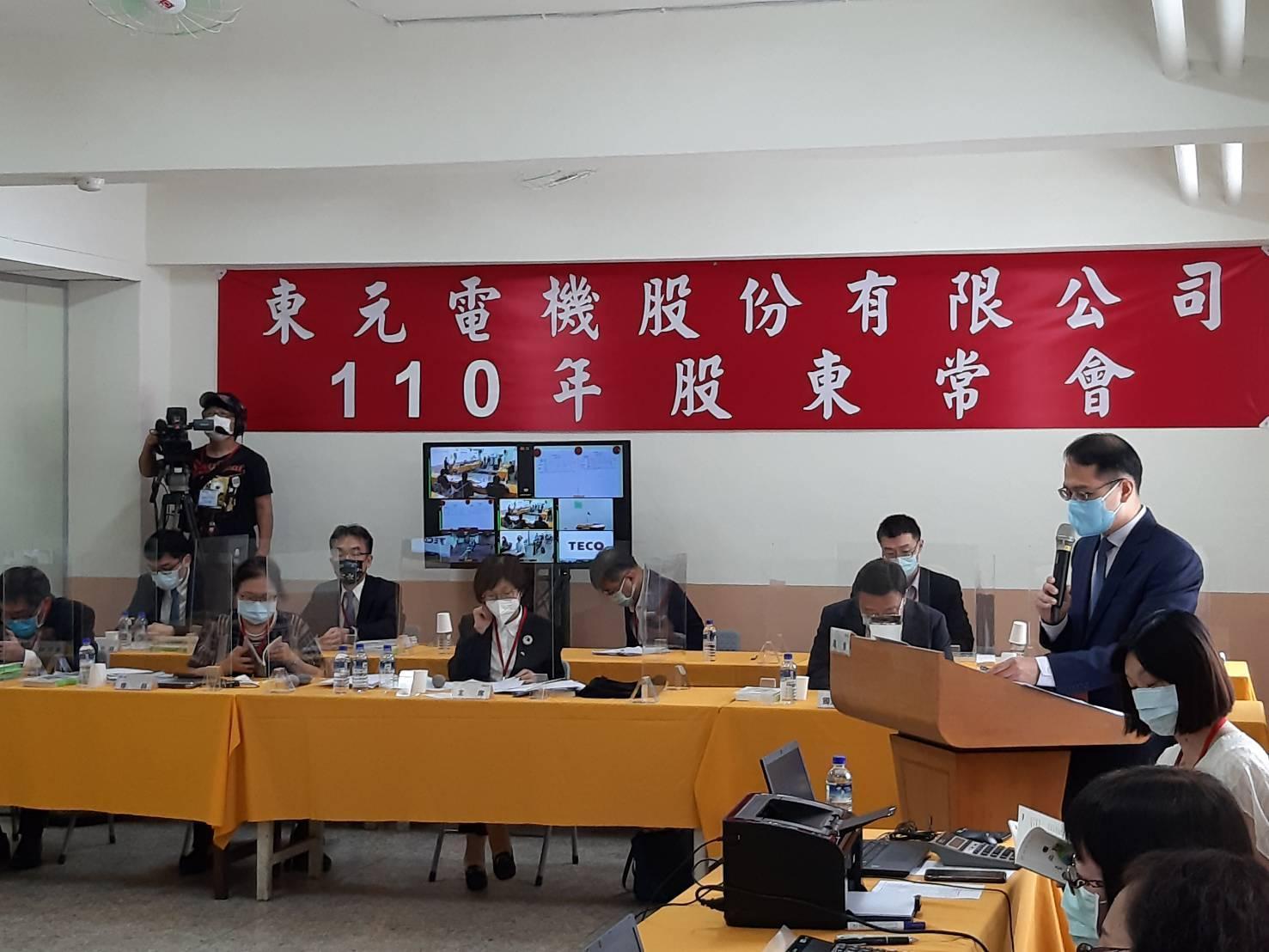 邱純枝(前排中)續任東元董事長,首要任務收購菱光和東友。(讀者提供)