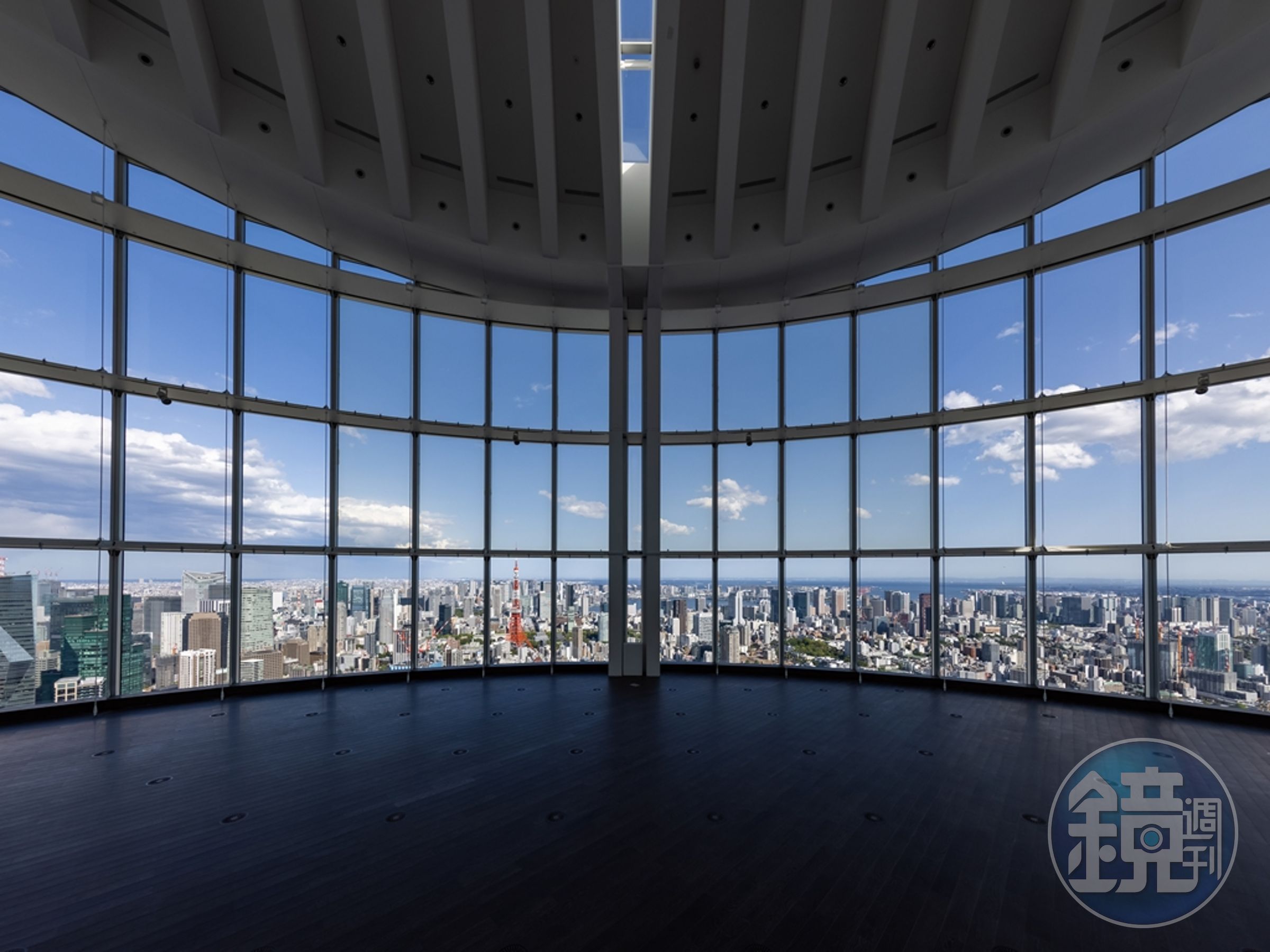 室內展望台「Tokyo City View」有11公尺高的全景玻璃帷幕，視野相當壯觀。（森大廈株式會社提供）