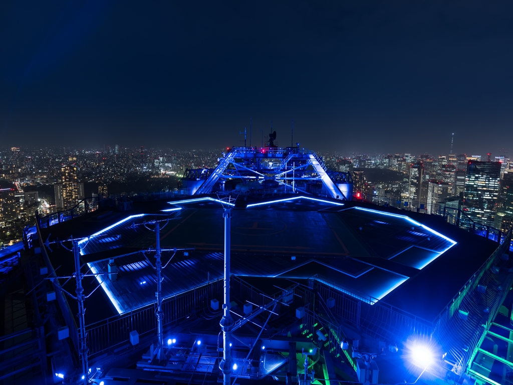 「Sky Deck」配合月相設計不同的燈光效果,令人目眩神迷。(森大廈株式會社提供)