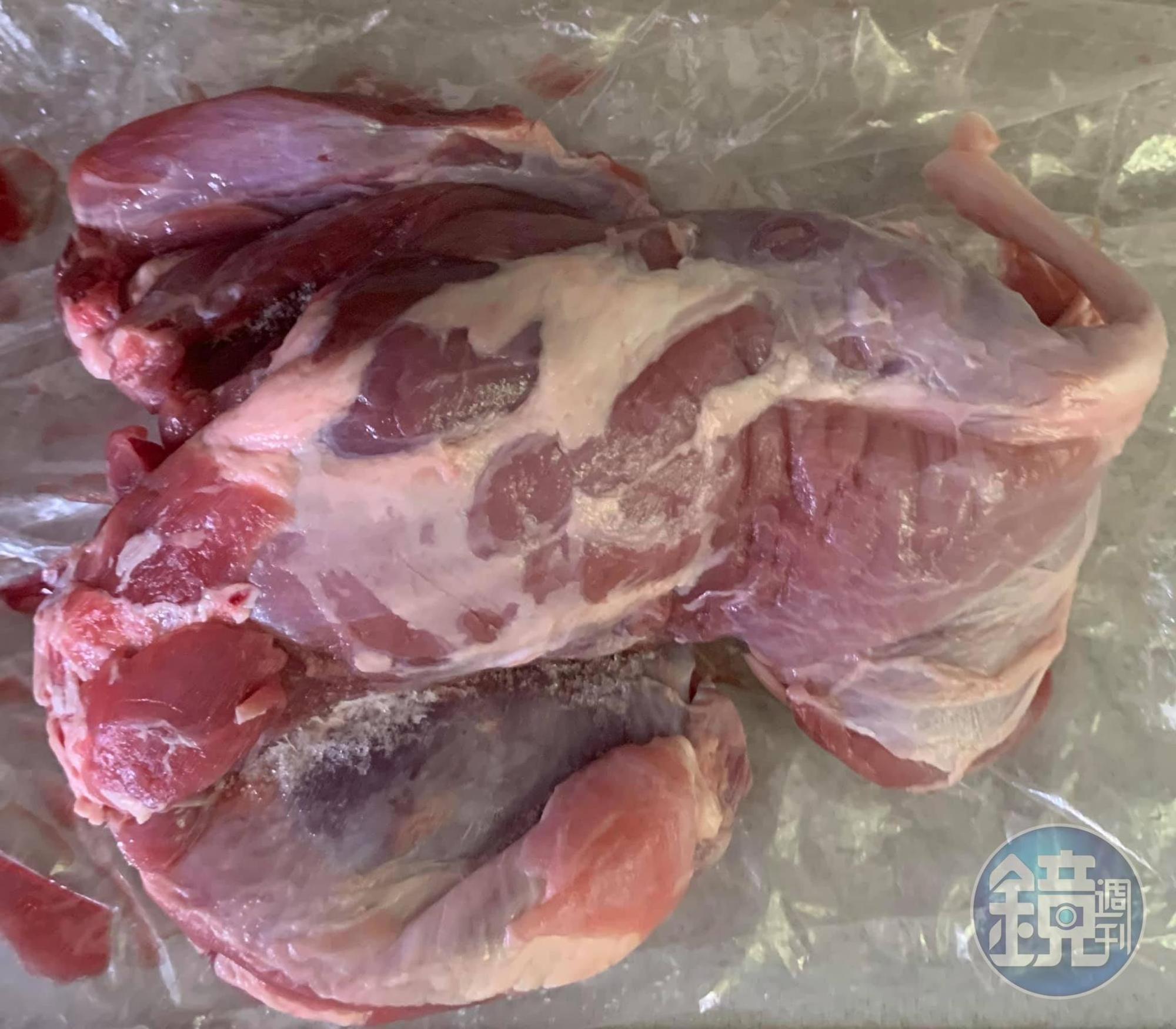 準備羊後腿肉1塊。