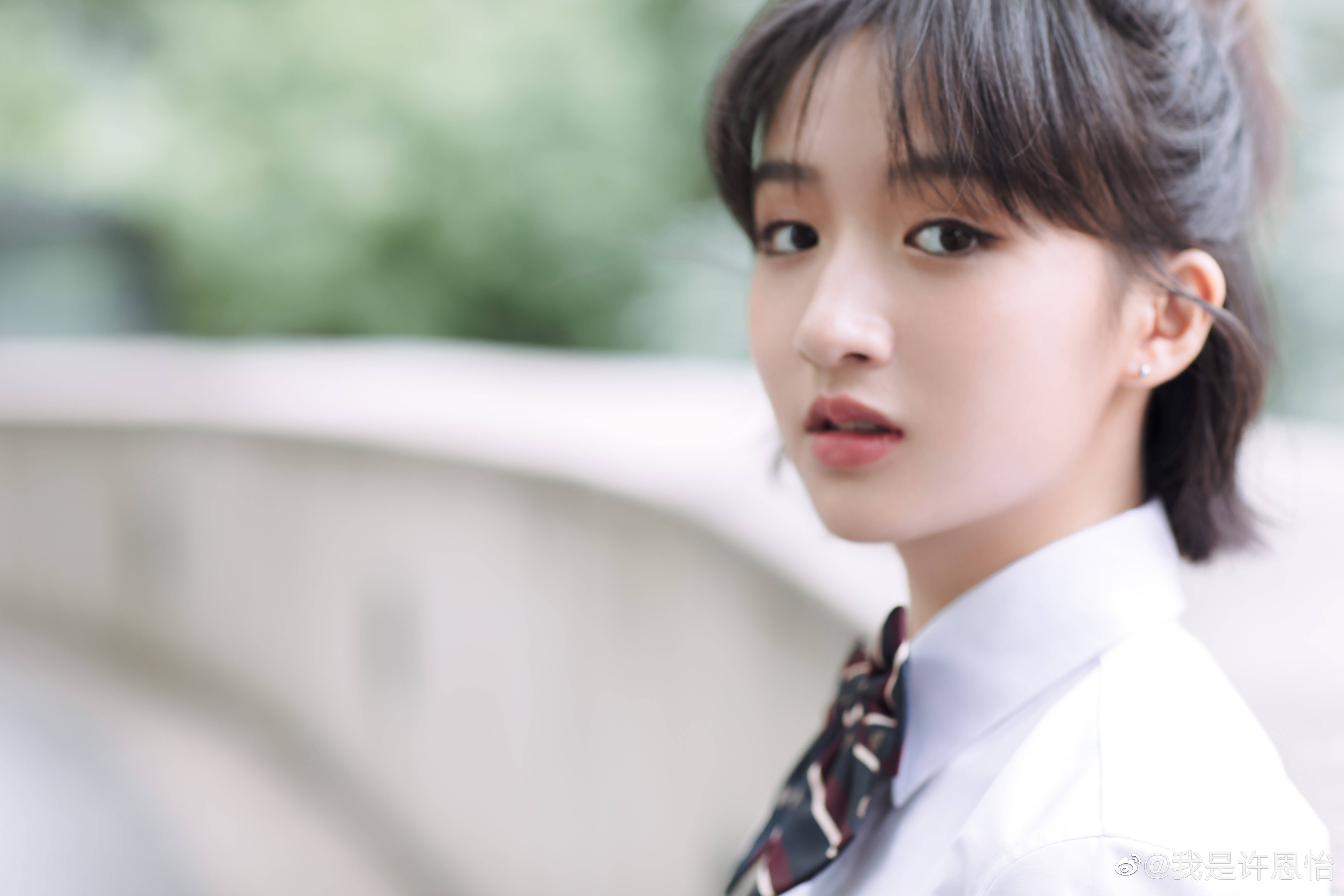 「開心鬼」女星柏安妮女兒許恩怡入行，長相遺全媽媽的美麗氣質。（我是許恩怡微博）