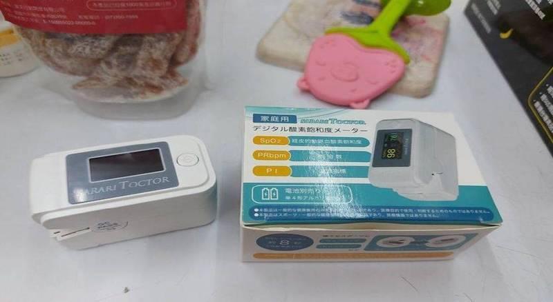 精品舖夫婦涉嫌未經核准擅自輸入血氧機,販售給新北市知名健保特約幸福連鎖藥局的楊姓負責人。(翻攝畫面)