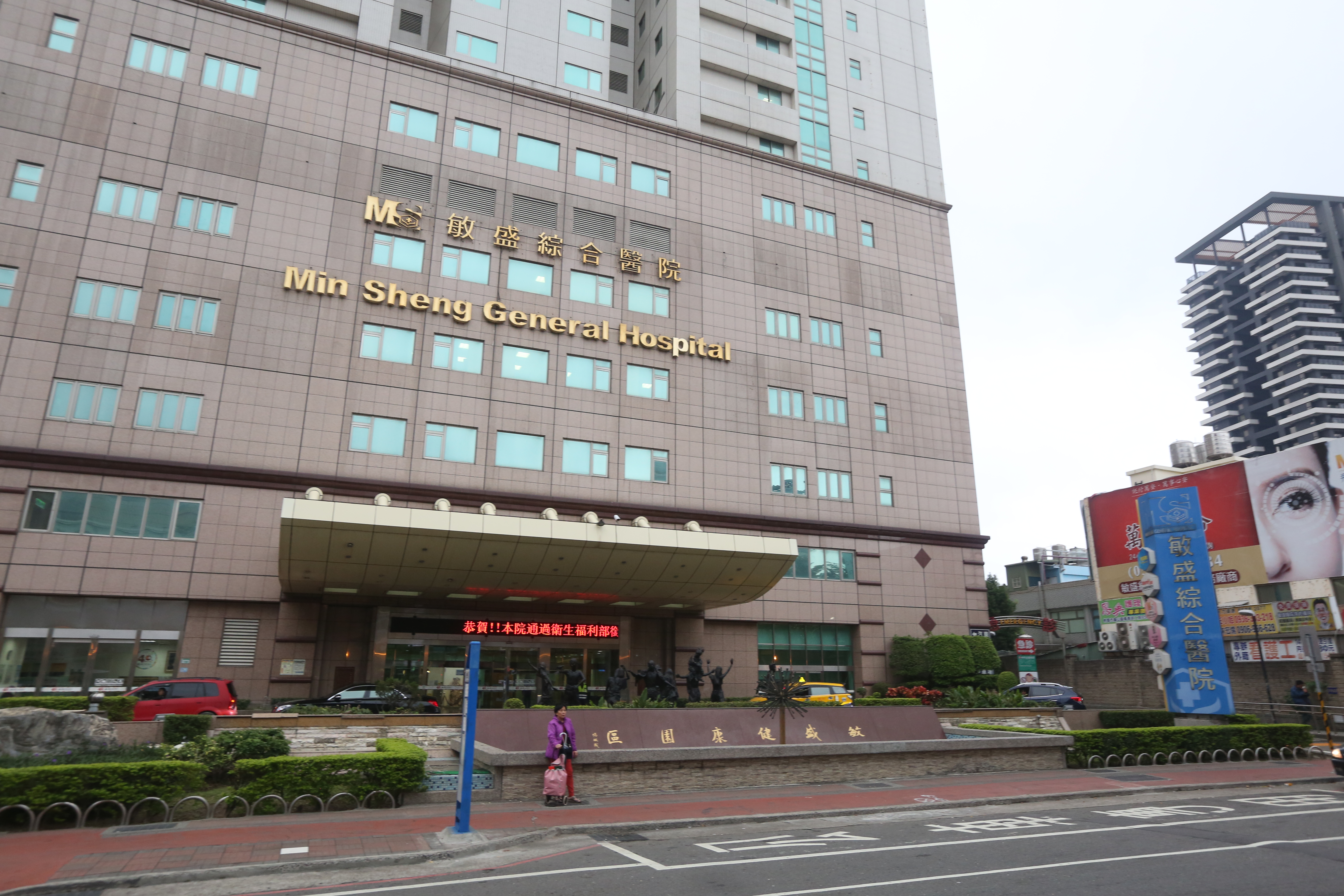 桃園一名工人爸爸清晨起床發現5個月的兒子，遭2歲熟睡中的姐姐壓到窒息，趕緊開車送往敏盛醫院兒子仍不幸夭折死亡。（本刊資料照）