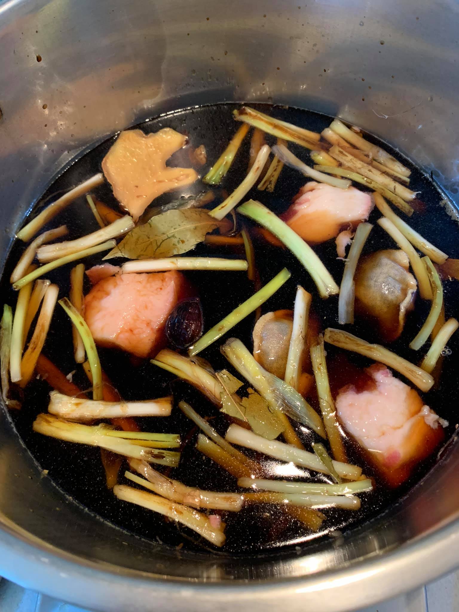 開火煮滷水。