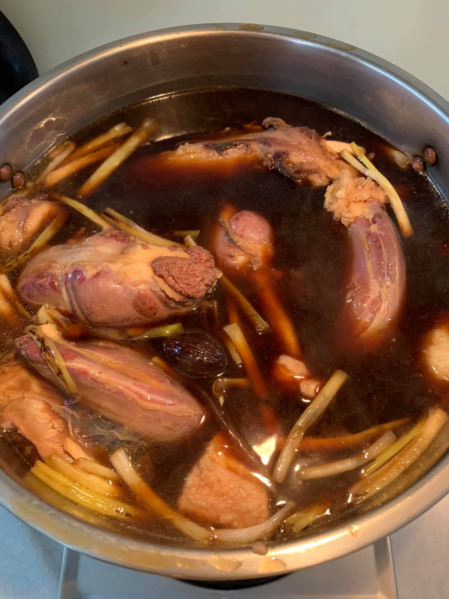看到腱子間有空隙才放心。