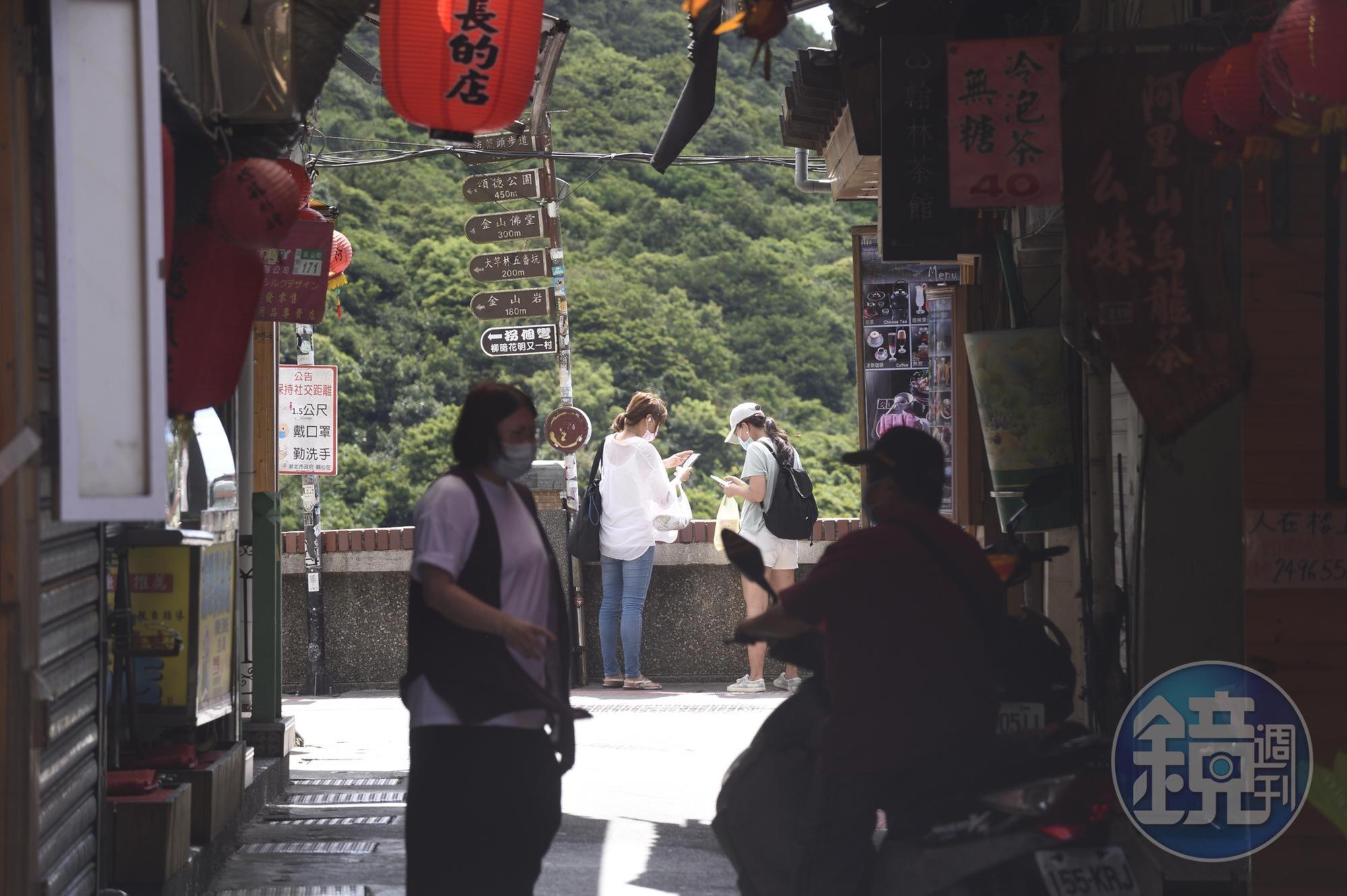 27日降為二級警戒,醫師提醒民眾,即使接種完疫苗仍要保持好個人衛生防護。