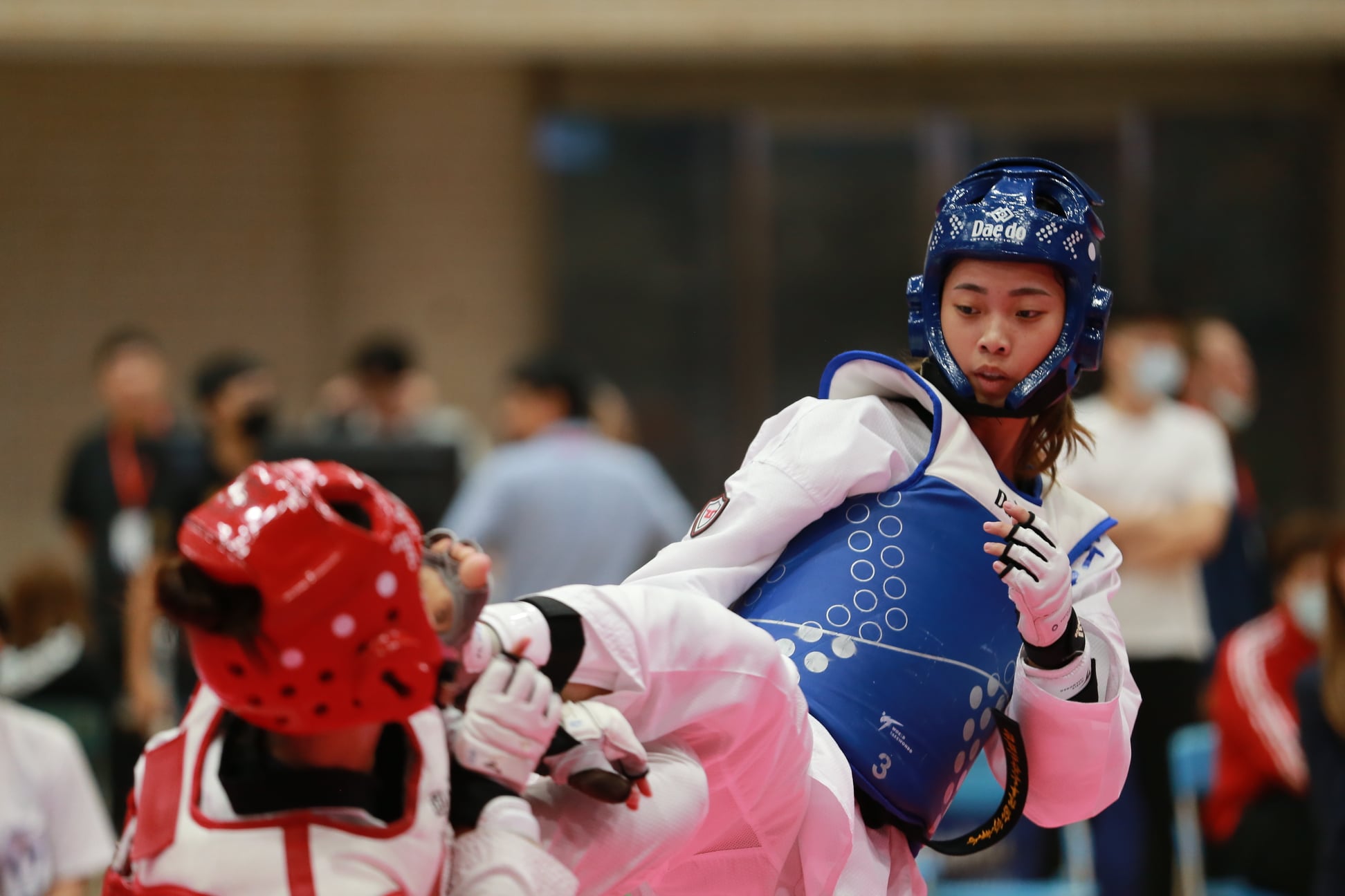 羅嘉翎靠著身高優勢勝出，順利踢走南韓李雅凜晉級8強賽事；非現場圖。（翻攝自羅嘉翎臉書）