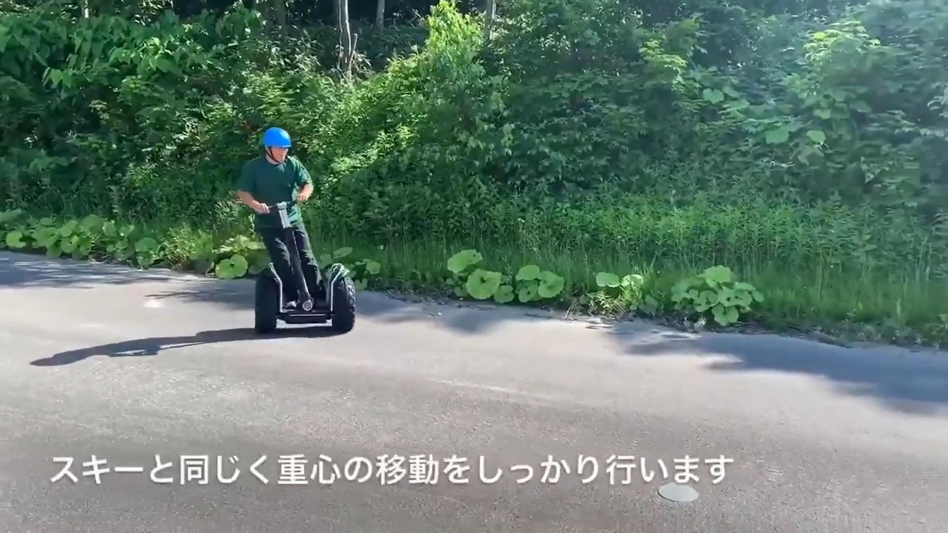 誰說夏季在家不能練滑雪?初雪谷度假村就拍攝7部影片供旅客自我培訓。(業者提供)