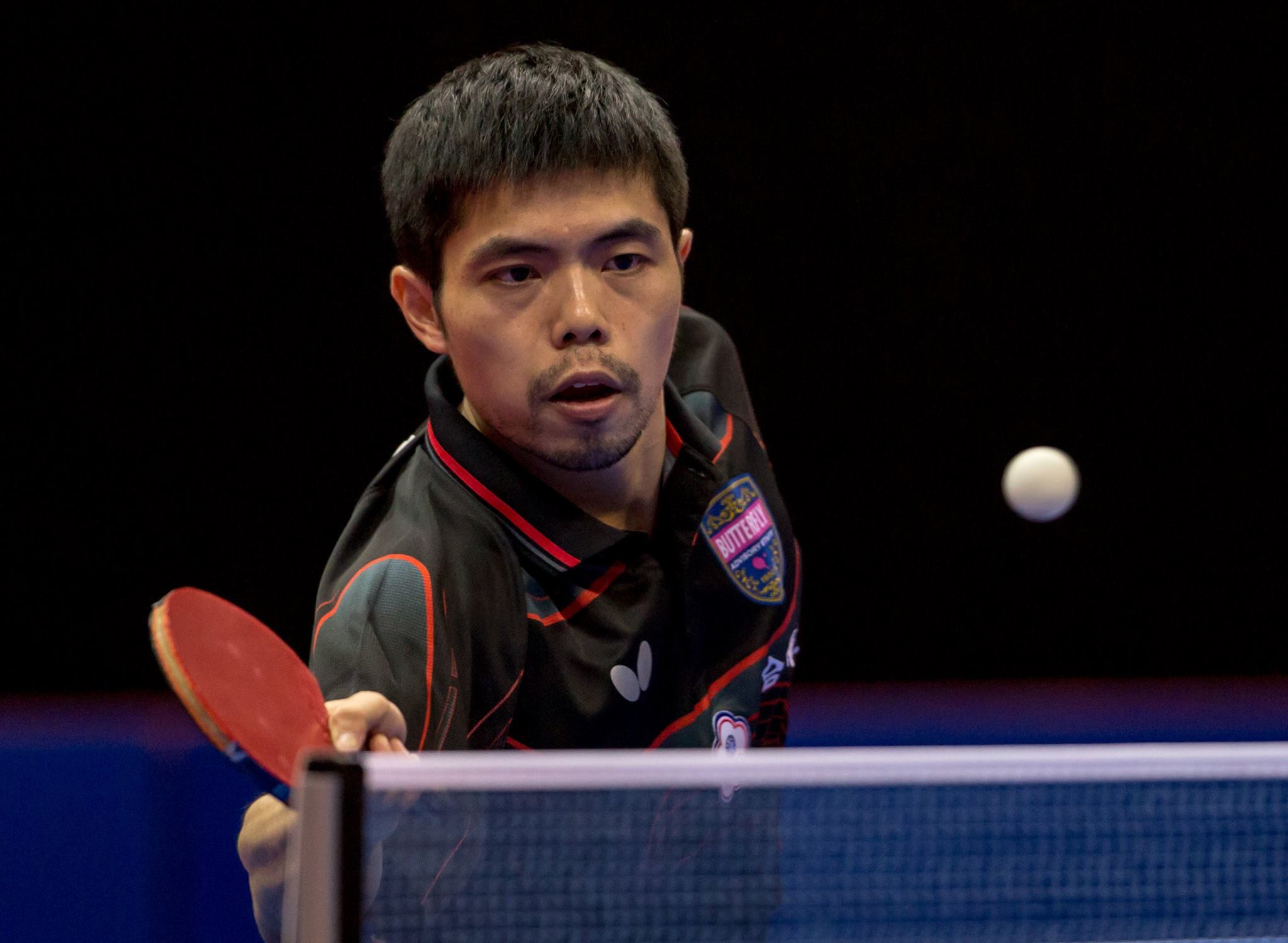 台灣桌球好手莊智淵以4：1擊敗香港一哥黃鎮廷，挺進16強。（翻攝自莊智淵臉書）