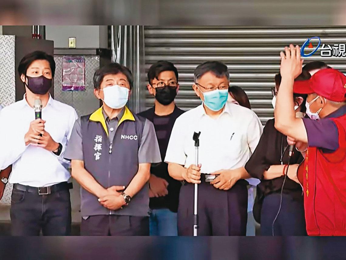 林昶佐（左）遭環南市場自治會長林勝東（右）嗆聲後，引發民眾發動罷免案。（翻攝台視新聞YouTube直播）