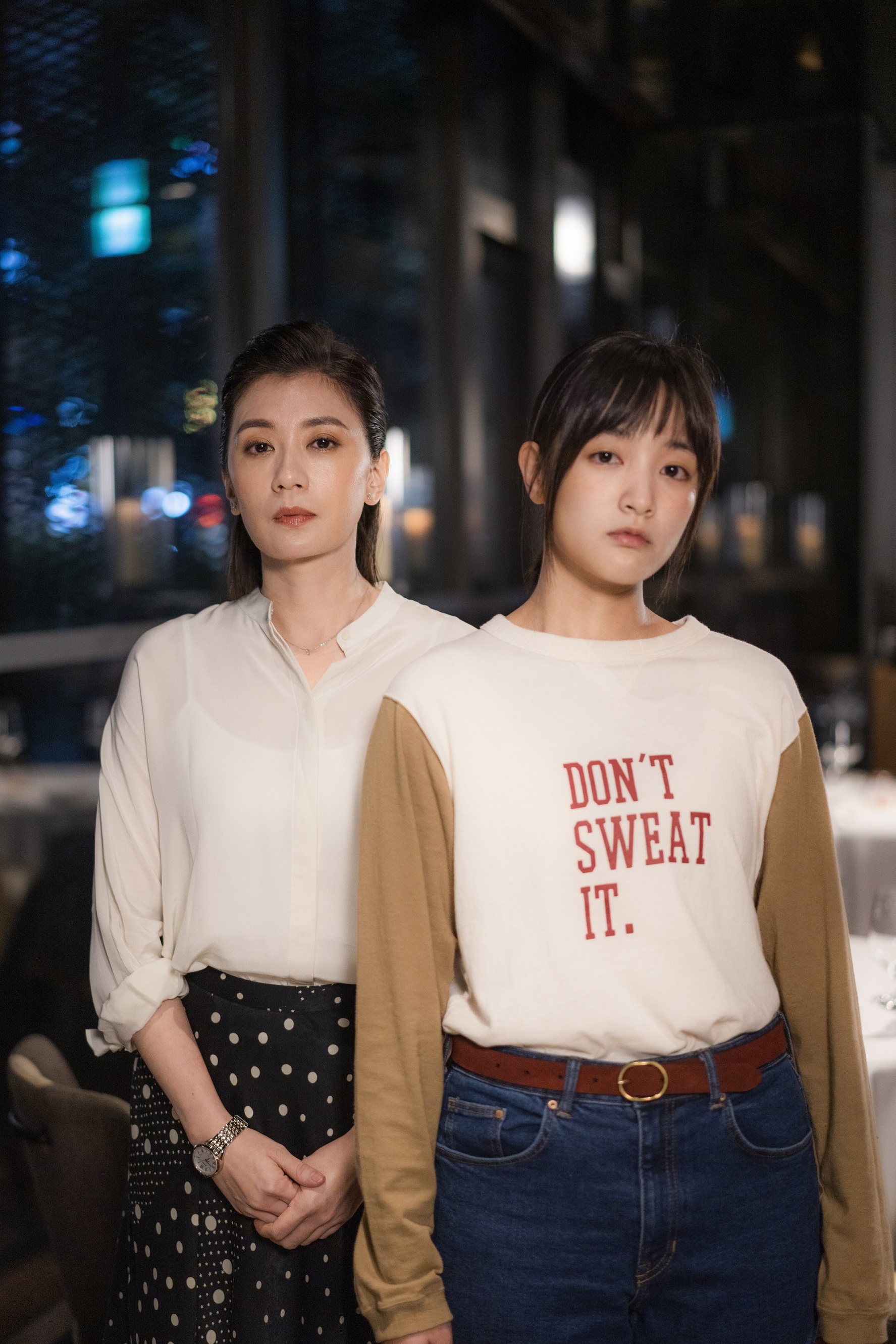 賈靜雯（左）與王淨（右）在《瀑布》中飾演母女。（華映提供）