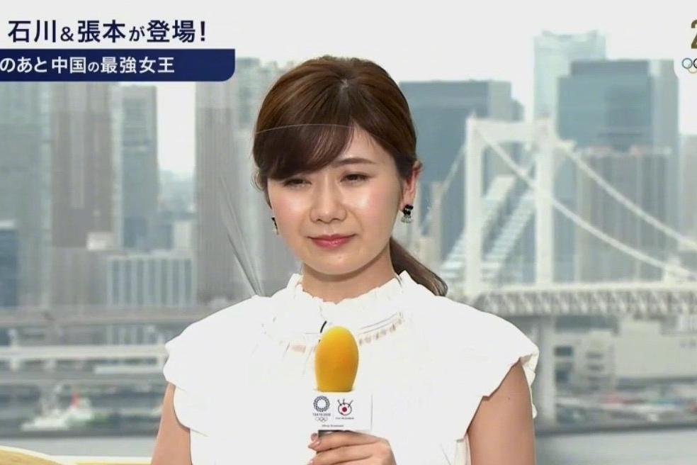 福原愛昨(26日)為桌球混雙決賽擔任電視台的解說員。(翻攝自推特)