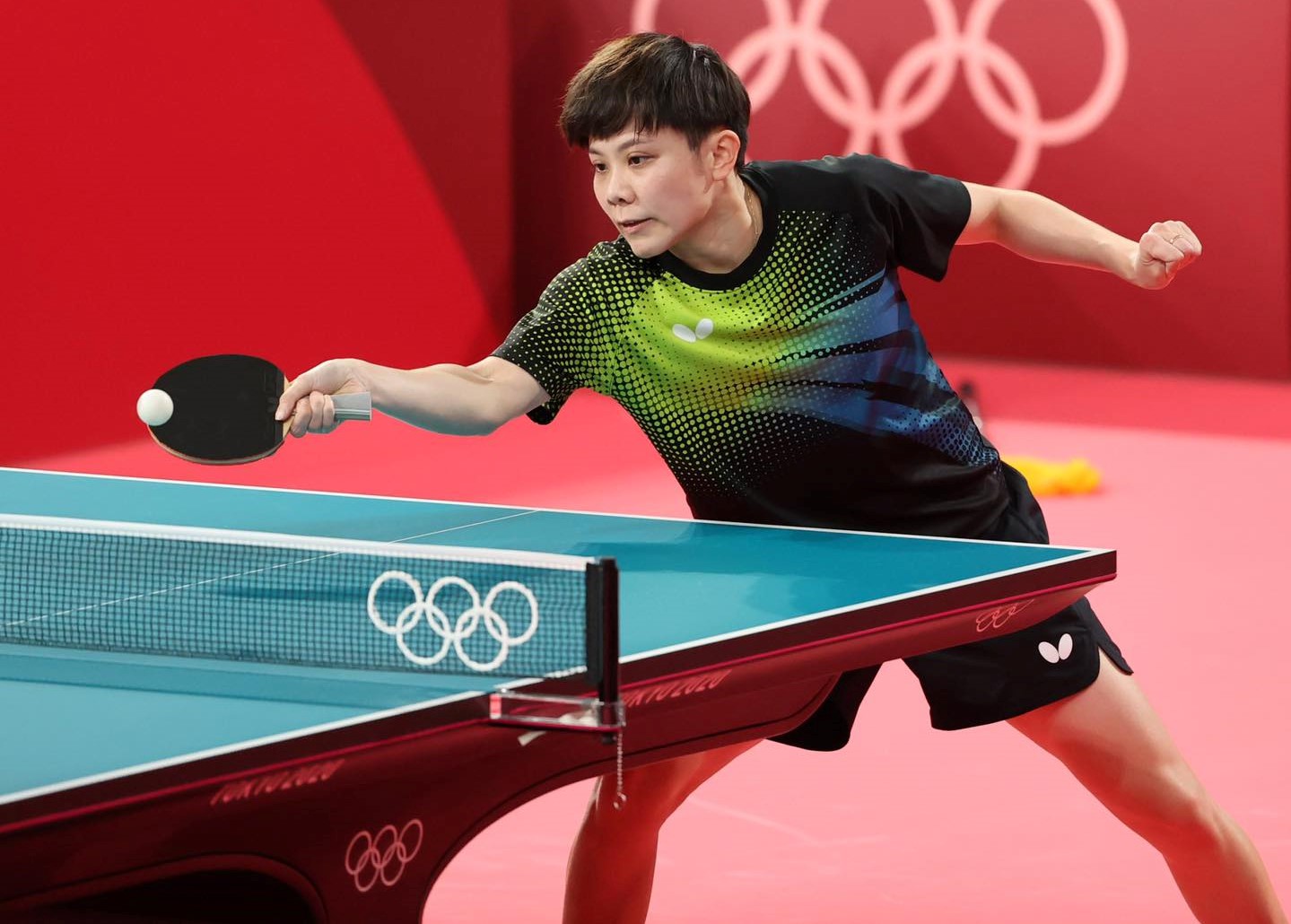 鄭怡靜稍早於女子單打第3輪對上「新加坡二姐」于夢雨。（翻攝自鄭怡靜臉書）