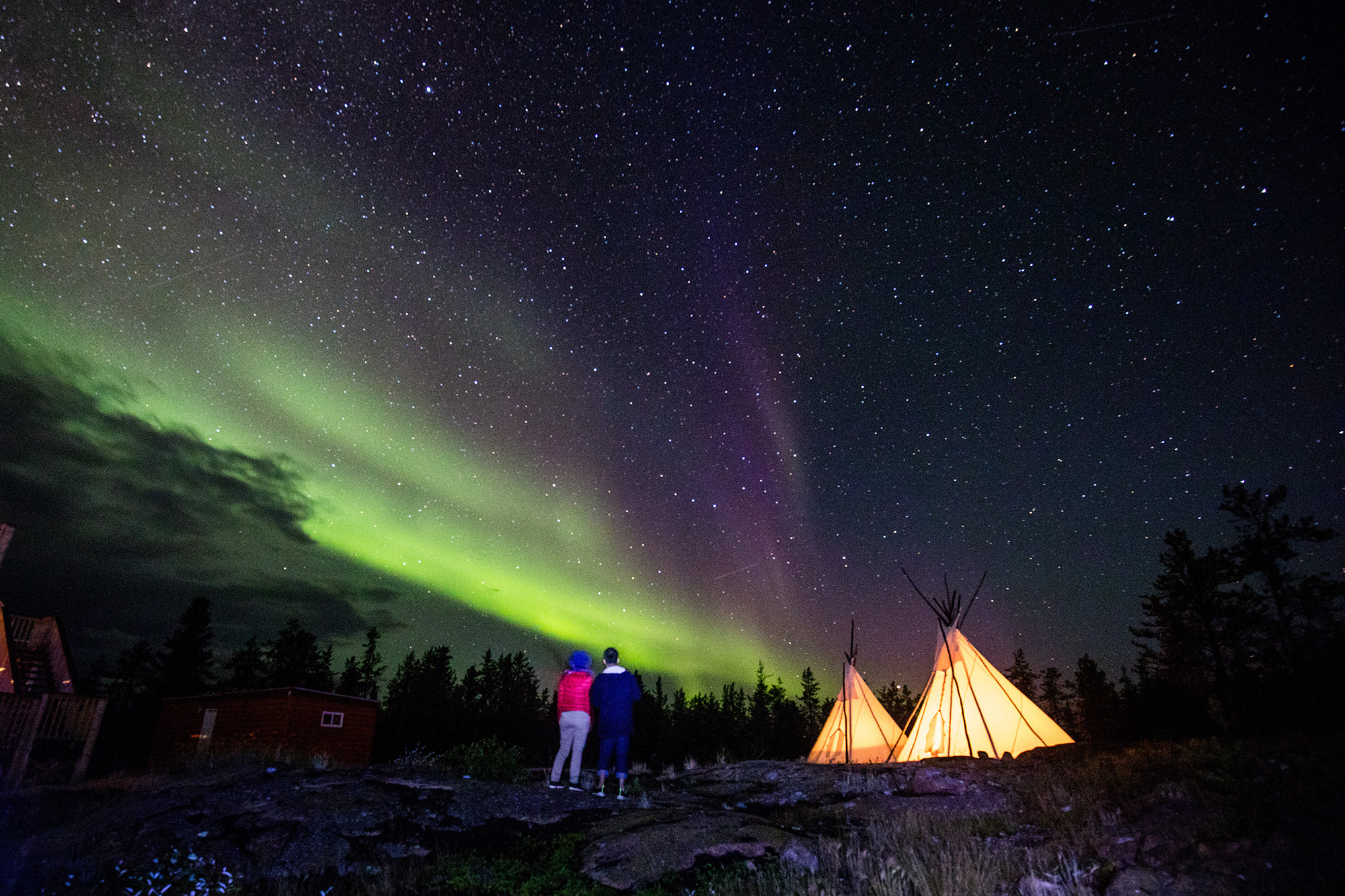 4年前我和攝影在黃刀鎮採訪的第一晚，就幸運地遇上極光大爆發。