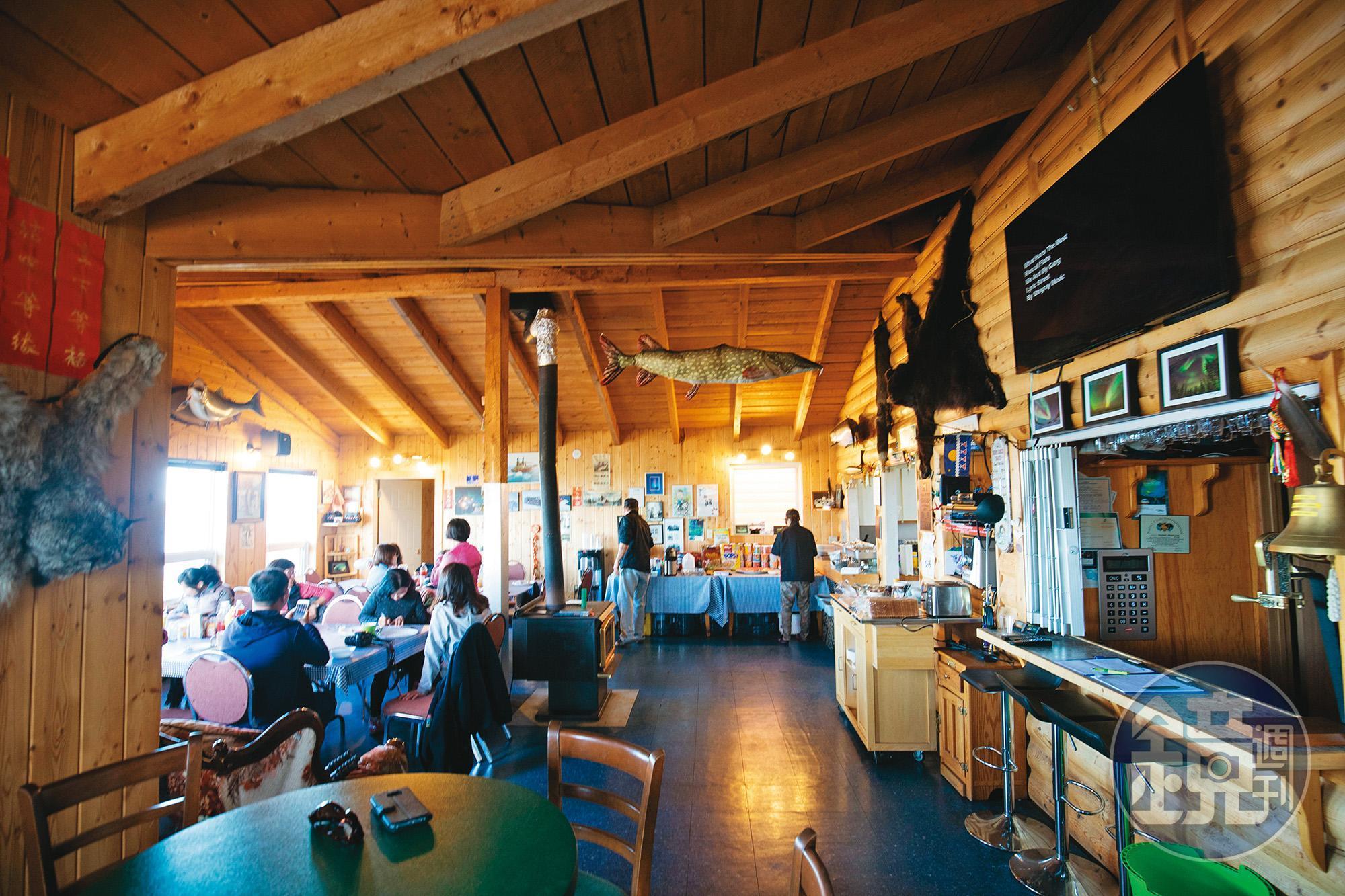 Trout Rock Lodge的餐廳，也是島上解決一日三餐的地方。