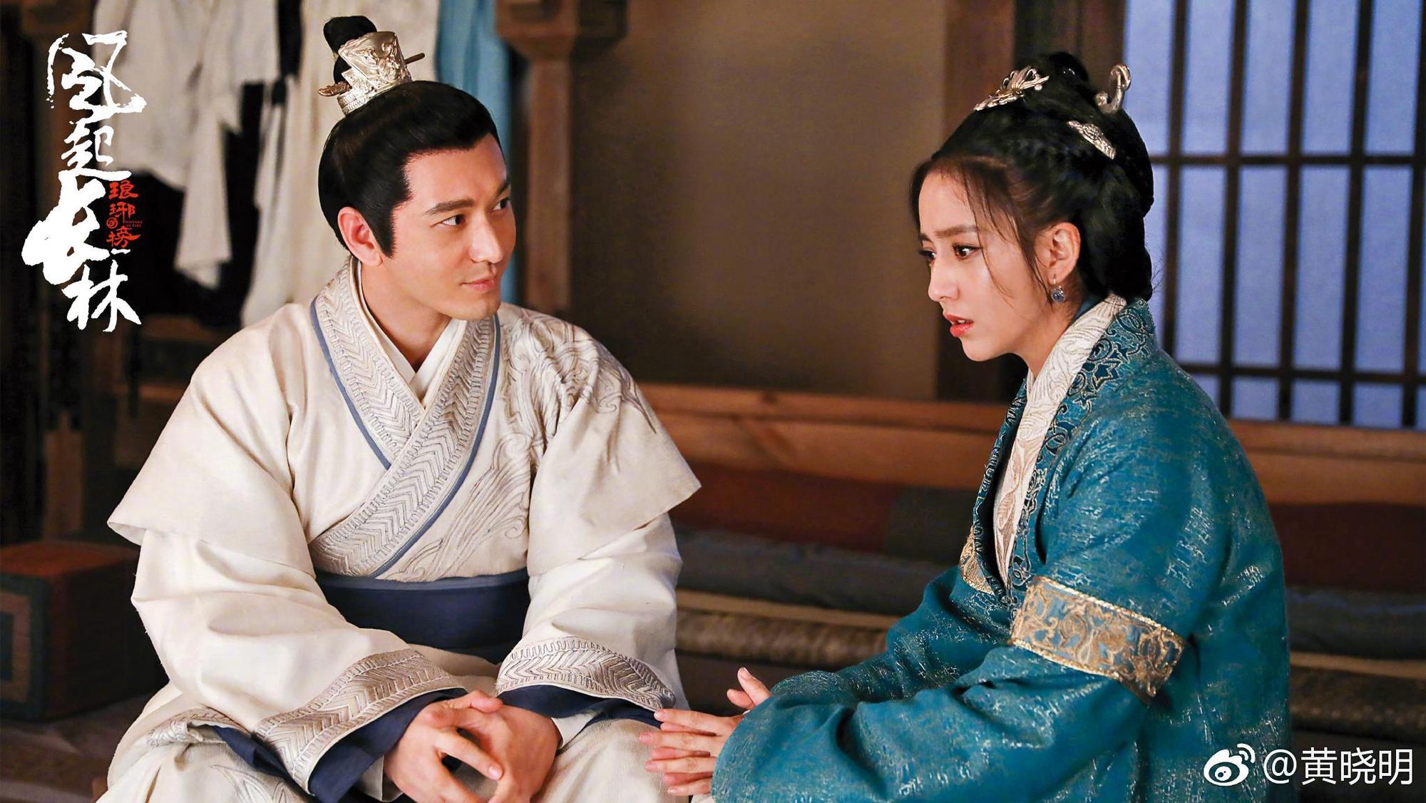 黃曉明(左)搭檔佟麗婭演出的《瑯琊榜之風起長林》一洗油膩演技負評,扳回不少顏面。(翻攝自黃曉明微博)