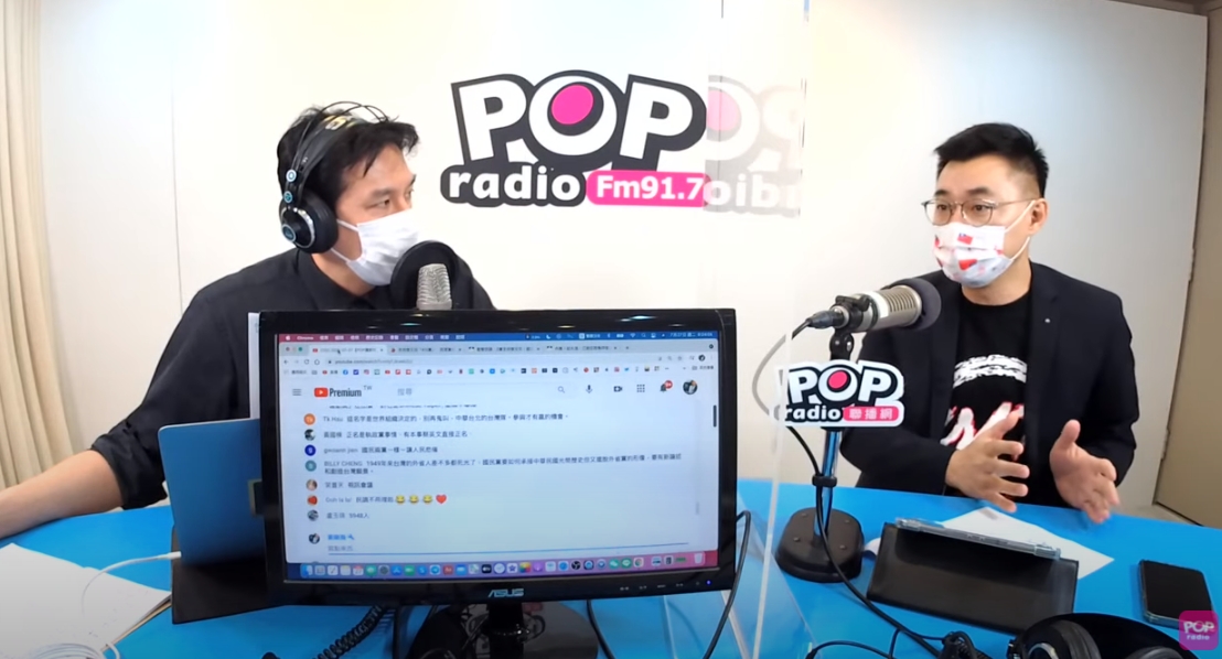 江啟臣（右）上廣播專訪否認參選桃園市長，喊話國民黨應至少拿下14席。（翻攝自Pop Radio YouTube）