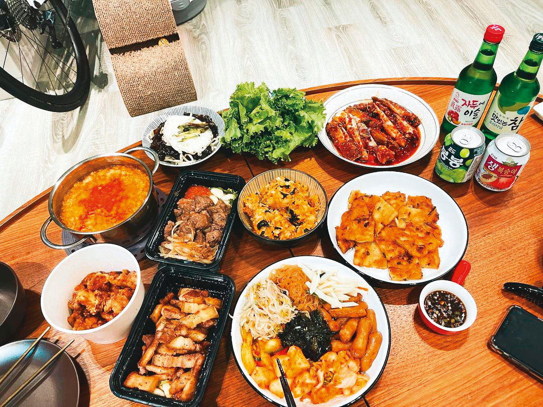 J個…晚餐分量是否太多了？但小禎說，她每一口飯都會嚼20、30下。（翻攝自小禎IG）