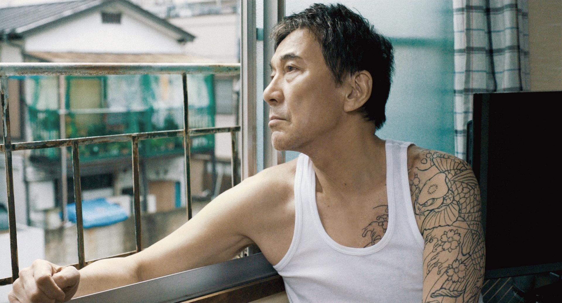 役所廣司在《太陽出來之後》飾演更生人,為尋找在社會上的立足地而重啟人生。(CATCHPLAY提供)