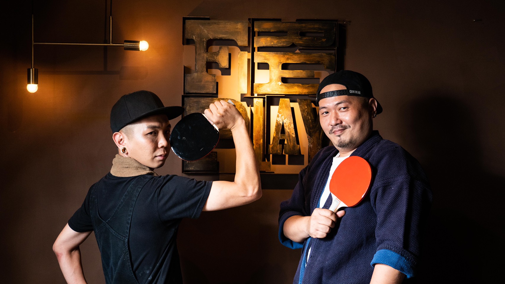 「FirePlay Taipei」主廚蘇濟恒（左起）與「HiBoRu」老闆黃俊憲首度合作，打造話題套餐。（FirePlay × HiBoRu提供）