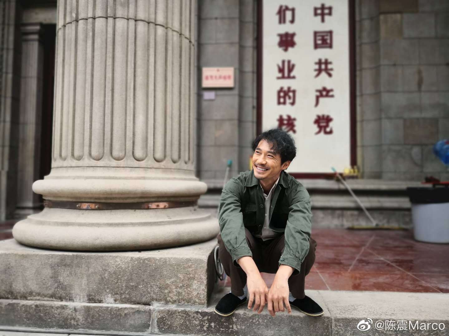 陳震因車禍令導致腰椎折斷，經過幾年的復健才康復。（翻攝自陳震微博）