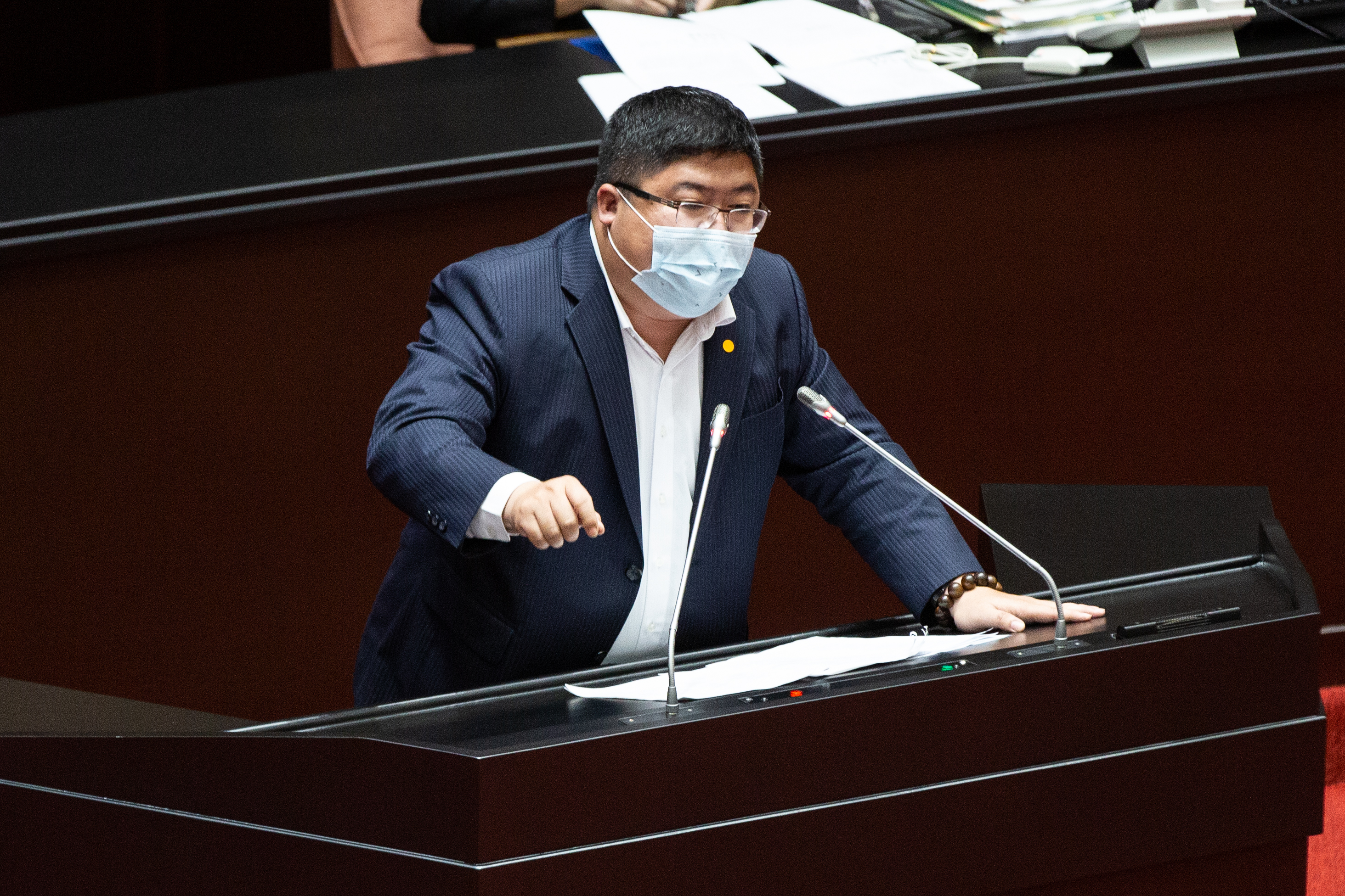 外界相當關注政府這回會如何發放振興券，立委蔡易餘則拋出「界王券」10倍券的概念。（本刊資料照）