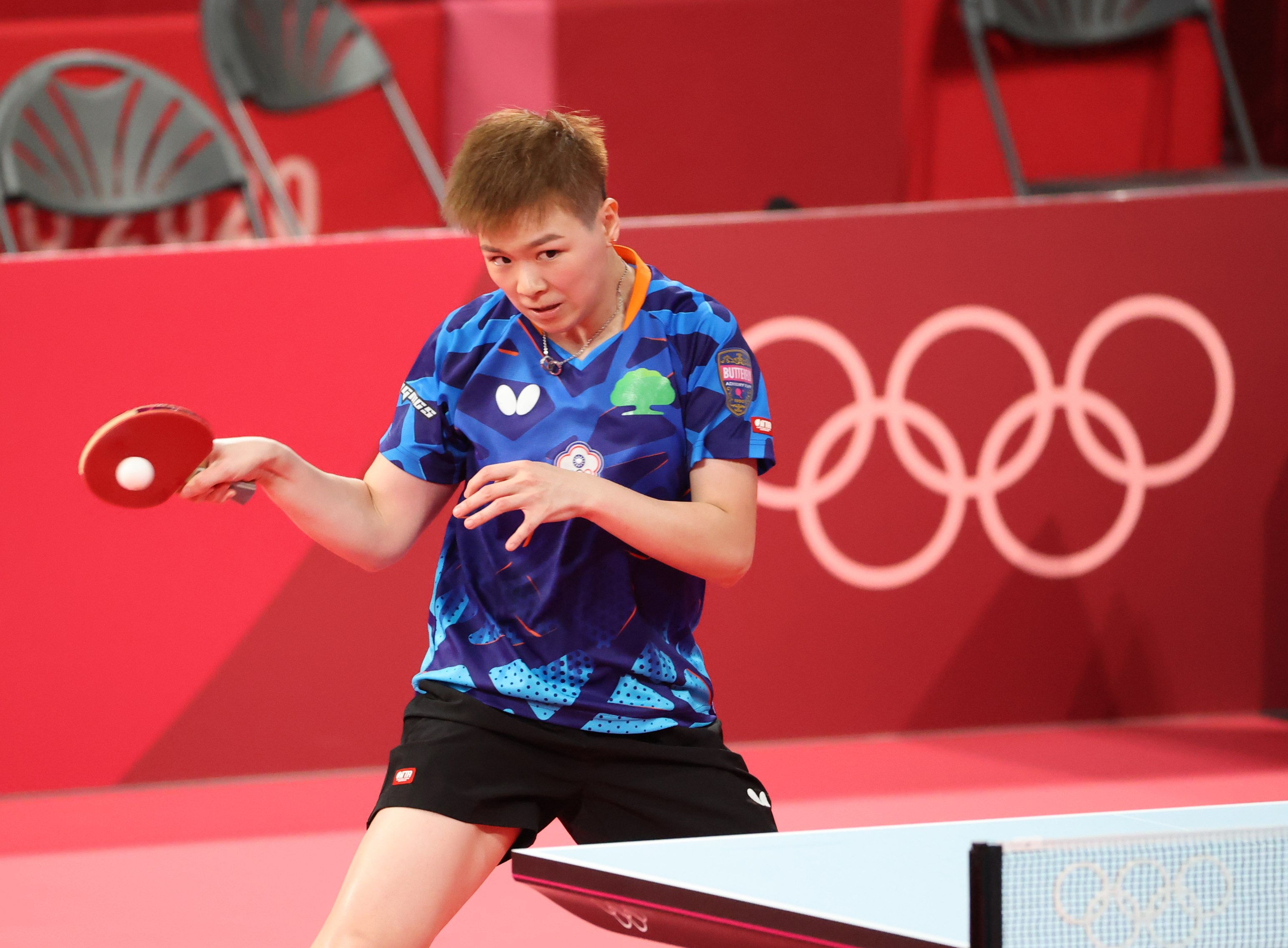 陳思羽在16強賽中，遇到中國好手孫穎莎，最終遭到對手直落4輸球。（體育署提供）