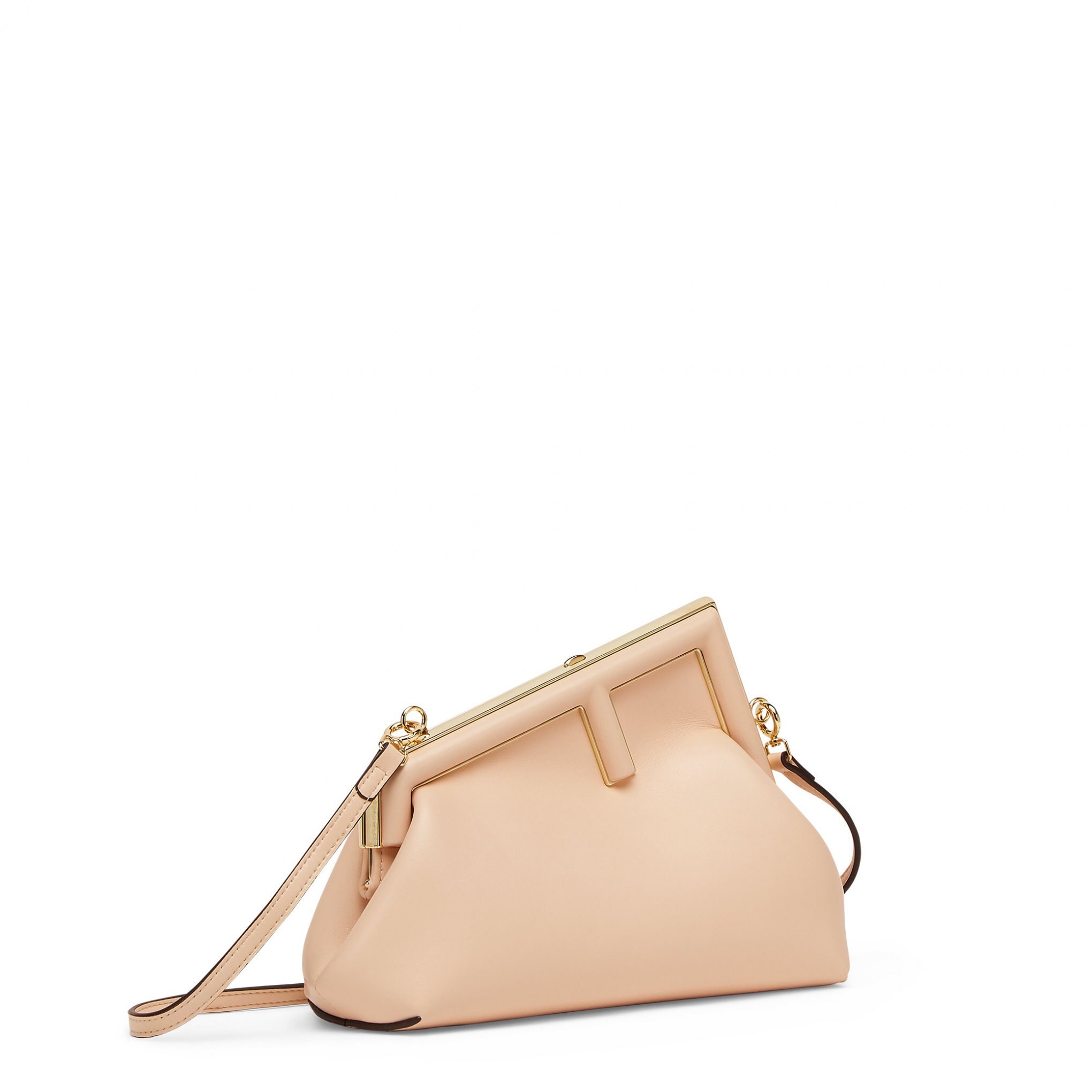 Fendi First系列粉色F字樣小型包款 NT$81,000。(FENDI提供)