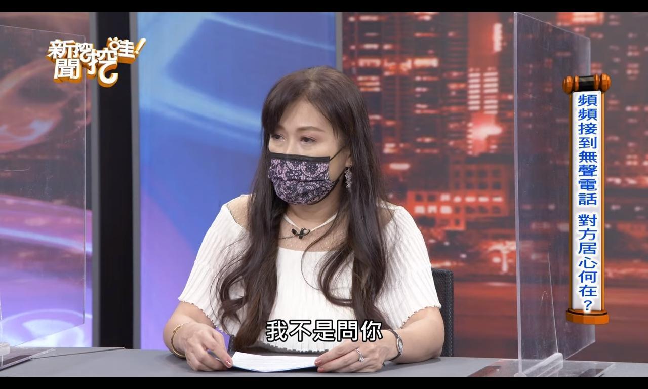張金鳳上節目細述與蕭大陸、侯怡君的昔日恩怨。(翻攝《新聞挖挖哇》YT頻道)