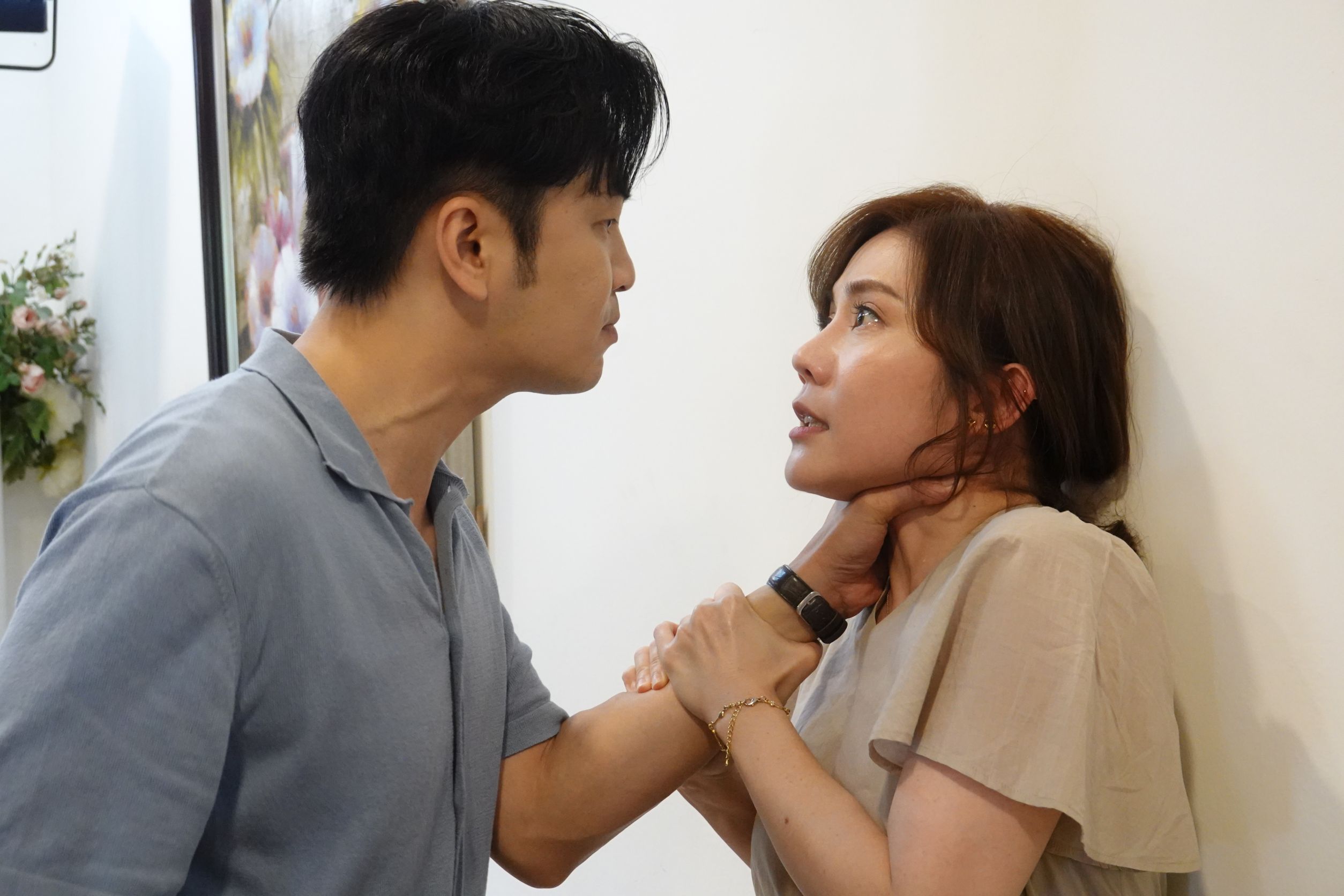 張書偉和王宇婕產生肢體衝突。（TVBS提供）