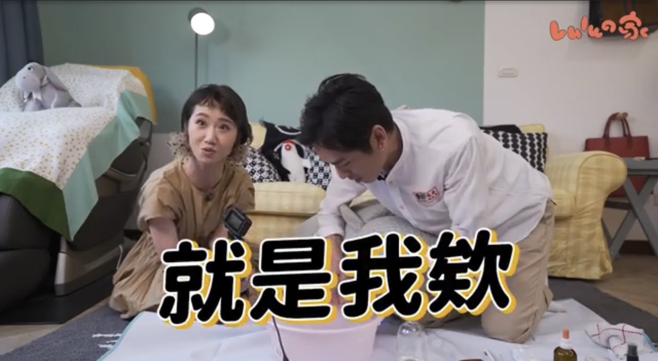 白色情人節當天，Lulu上傳了張瑞夫幫她洗大象娃娃的影片，兩人打情罵俏。（翻攝自自lulu臉書）