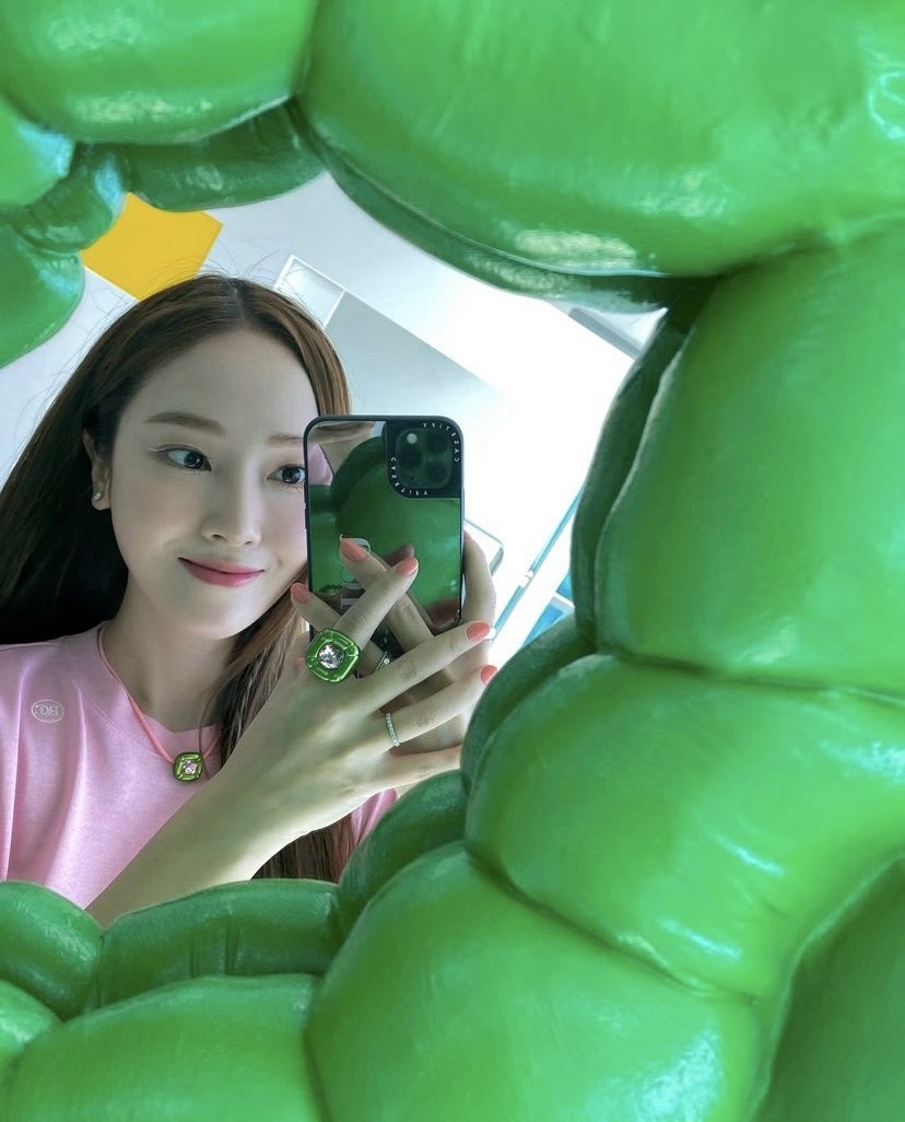 Jessica選擇了Collection I中的Dulcis項鍊與戒指，展現可愛的一面。（翻攝自Jessica IG）