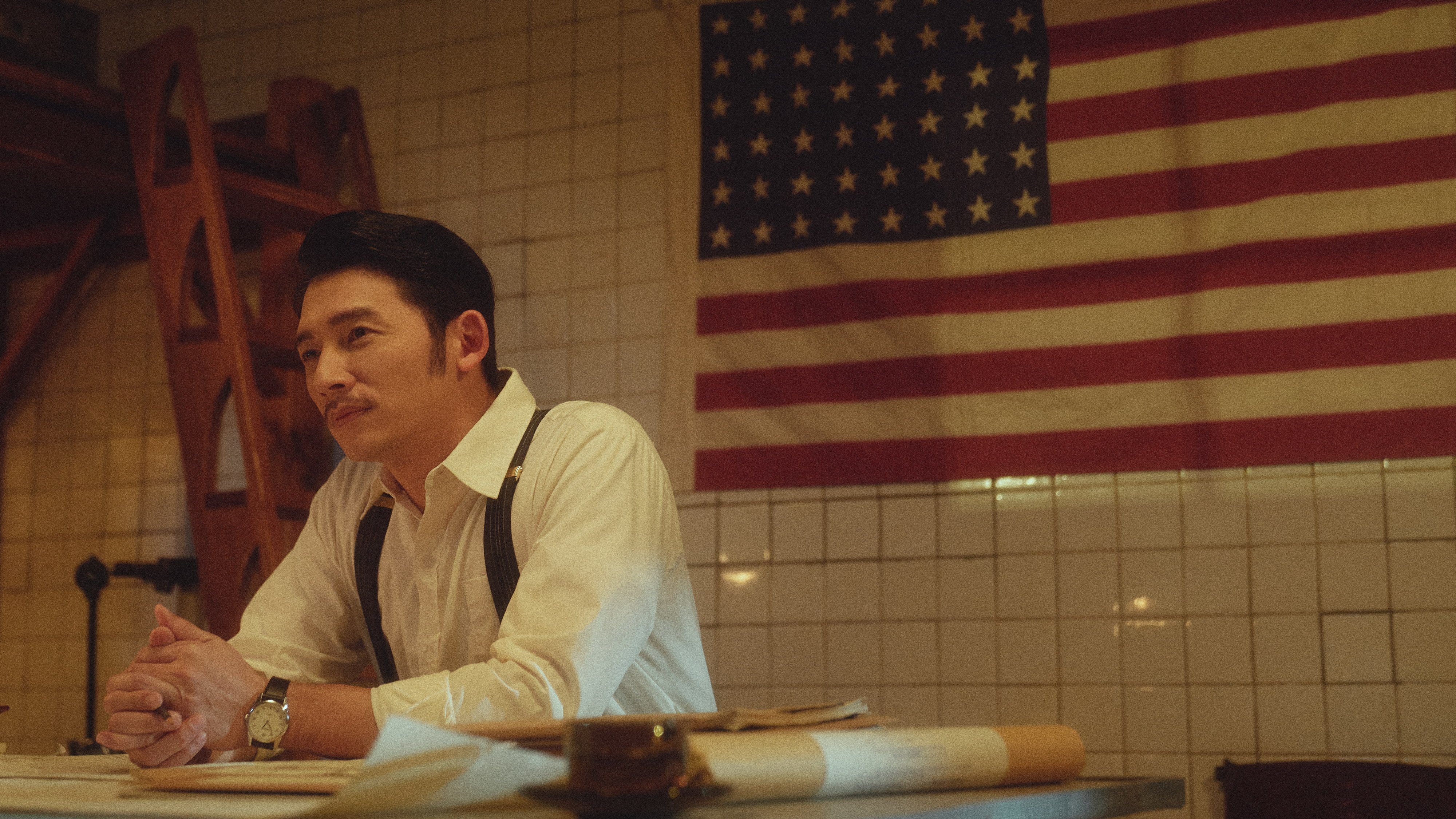 溫昇豪復古模樣帥氣。（公視提供）