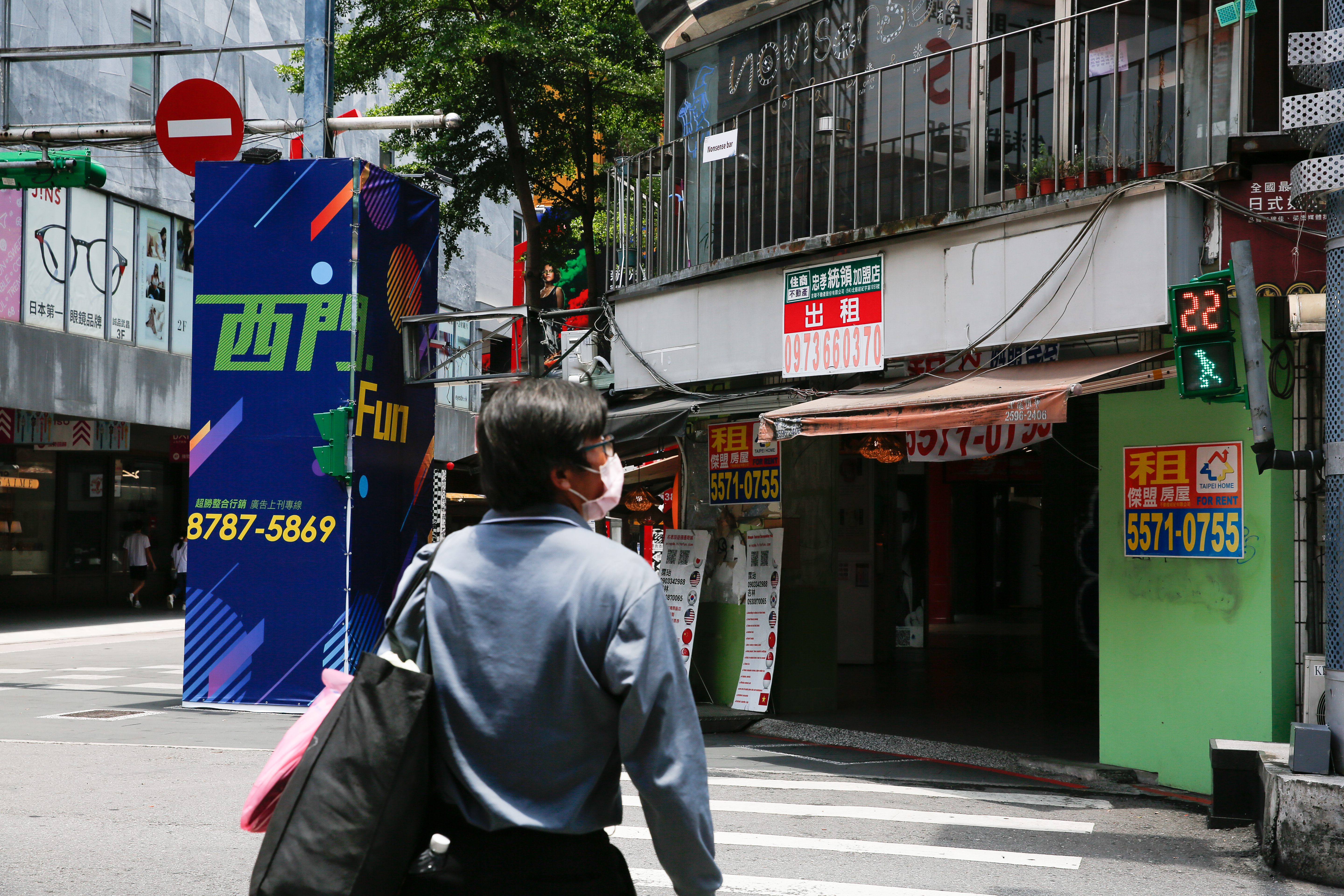 救失業！公家機關加碼2萬個計時工作職缺，幫助民眾度過眼前難關。