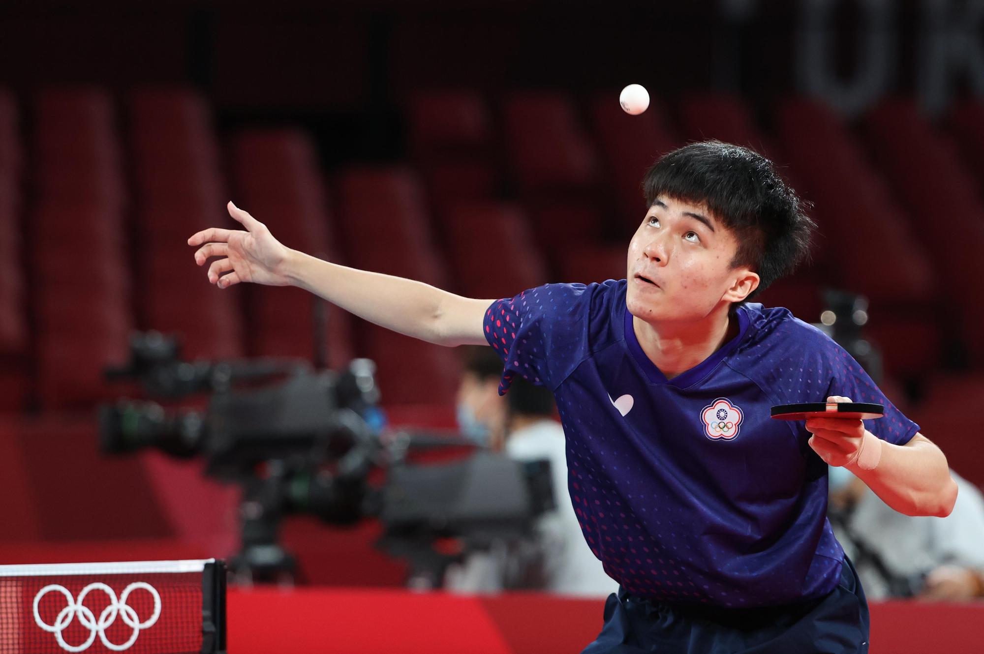 台灣小將林昀儒今（28日）出戰8強賽，以4比0擊敗斯洛維尼亞選手約爾基奇晉級4強。（體育署提供）