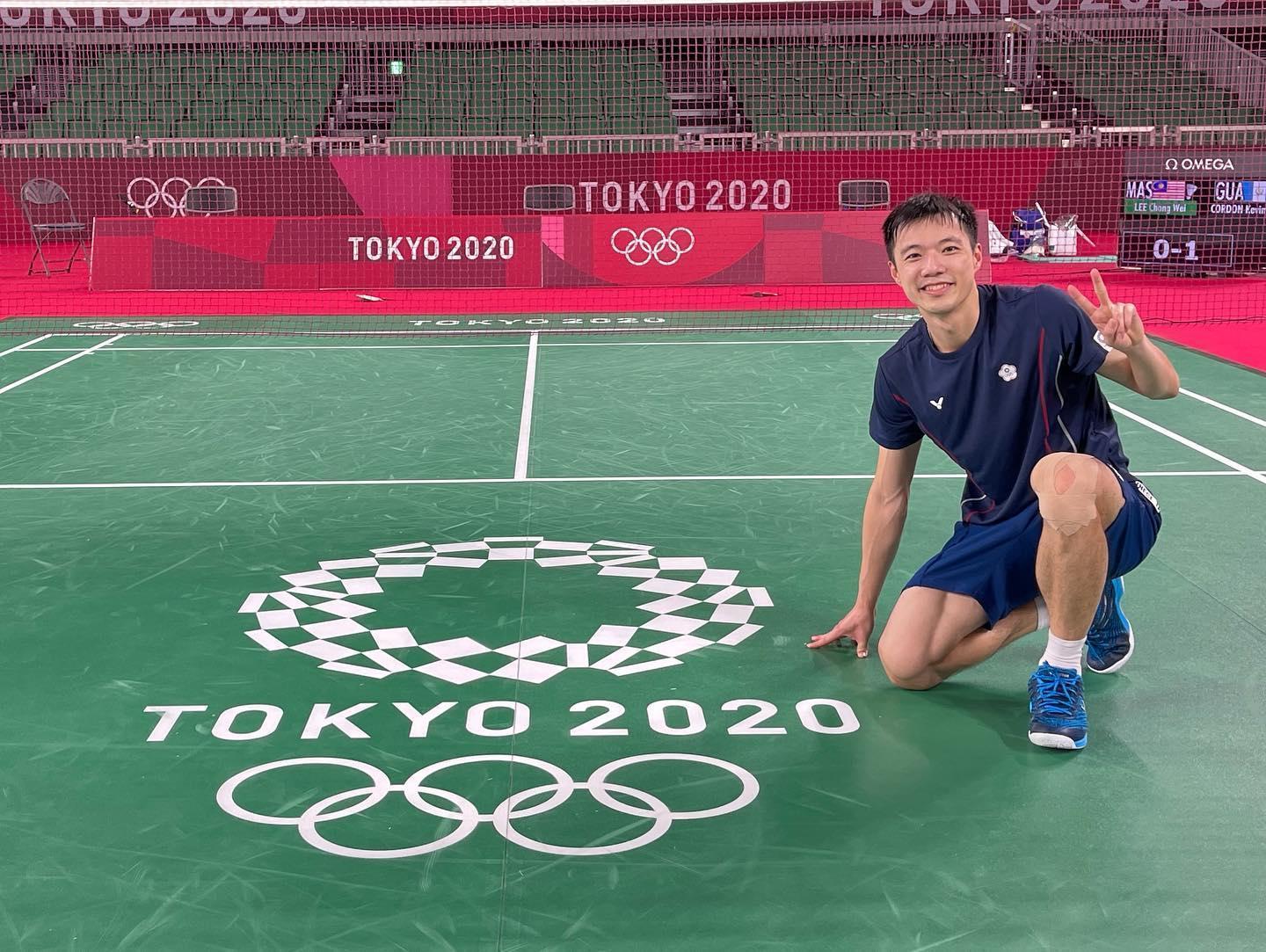 王子維對上愛爾蘭籍越南裔好手阮日,最終以2比1局有驚無險贏得勝利,挺進男單羽球16強。(翻攝自王子維臉書)