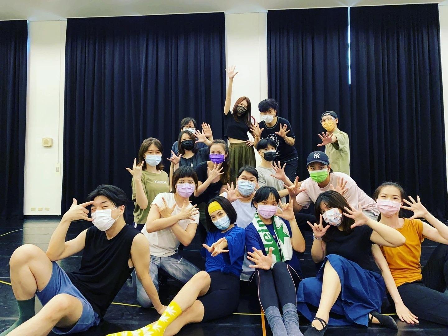為8月7日的演出，《生命中最美好的5分鐘》演員群已開始排練。（果陀劇場提供）