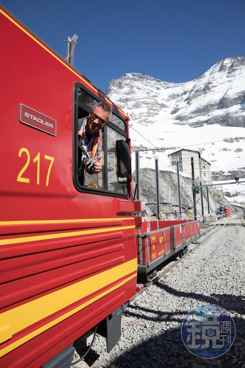 搭乘少女峰紅色景觀列車前往少女峰山頂時，完全能感受到鐵道工程的偉大。
