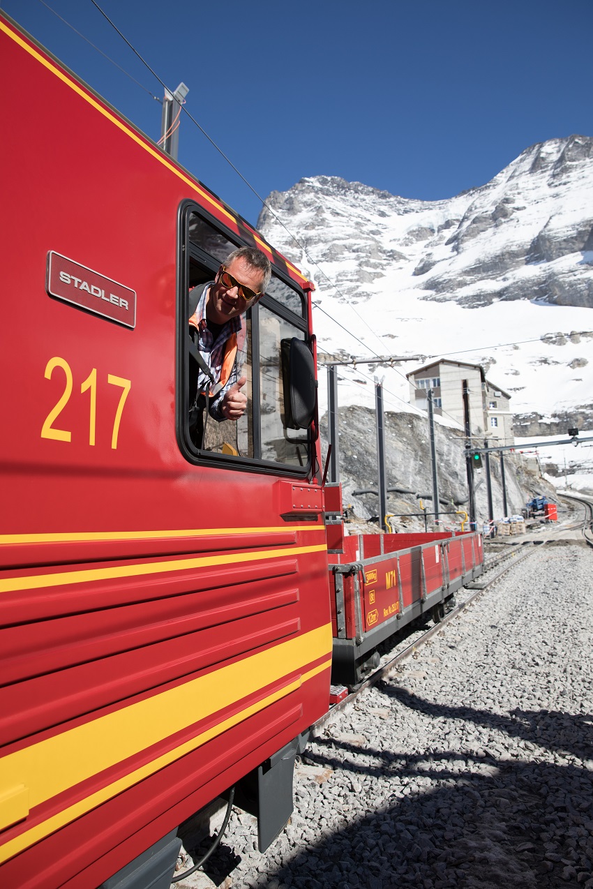 搭乘少女峰紅色景觀列車前往少女峰山頂時，完全能感受到鐵道工程的偉大。