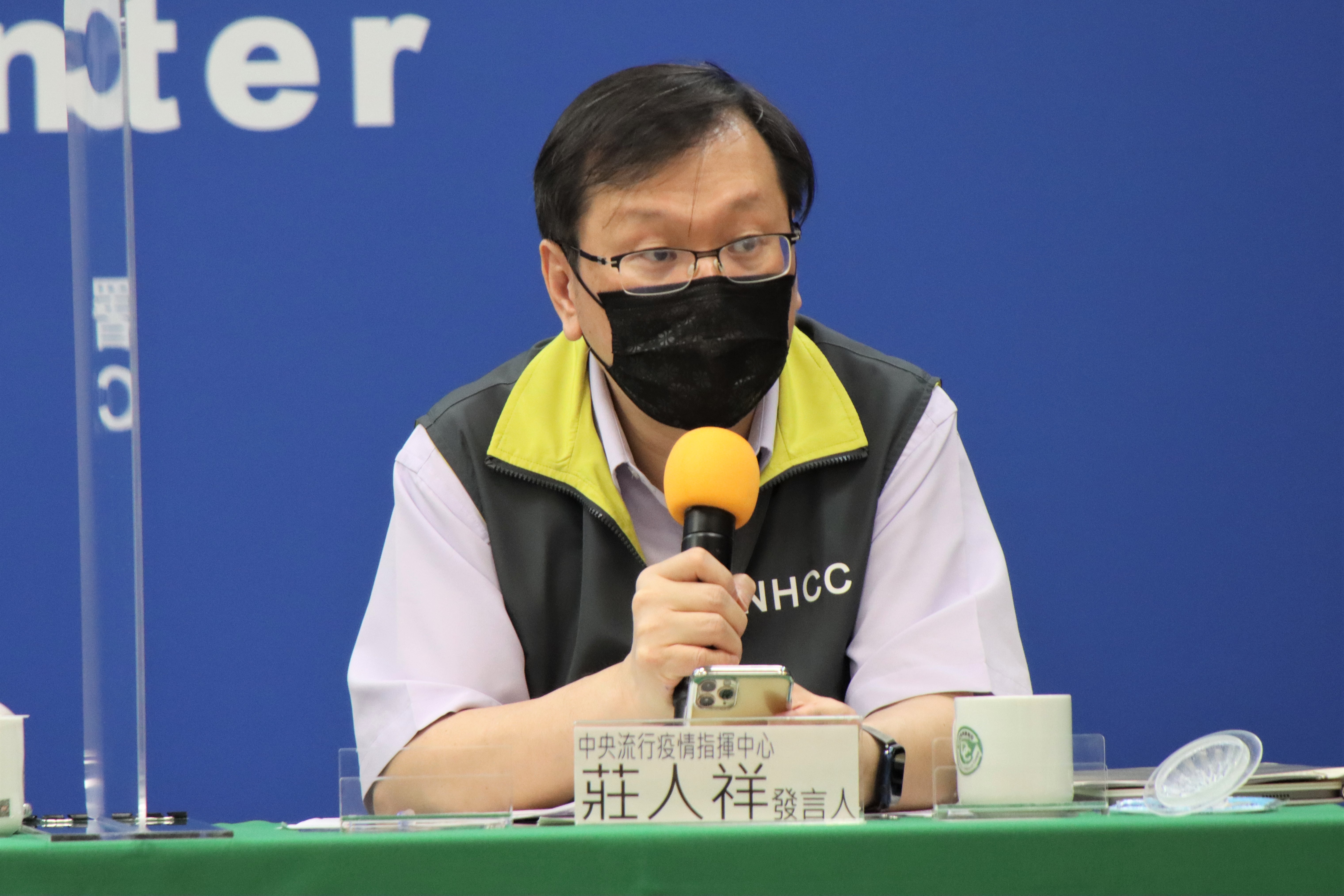 針對長輩瘋傳疫苗平台3天關閉，莊人祥澄清這是謠言。（指揮中心提供）