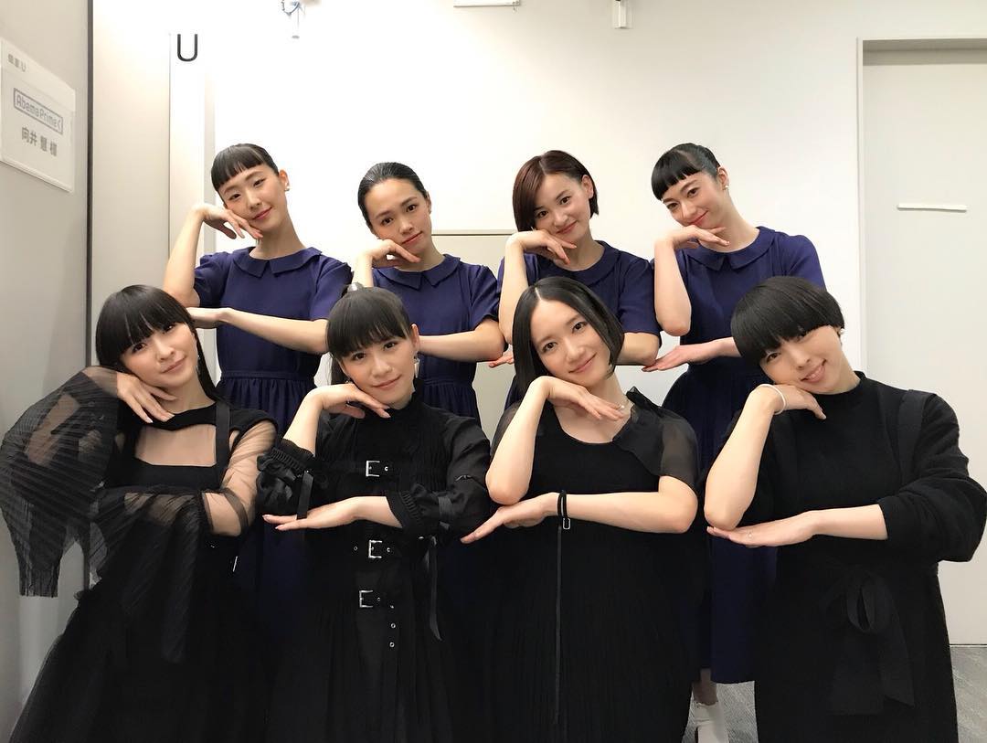 MIKIKO(前排右)是女團Perfume(前排1至左3)的御用編舞老師,因替她們編舞聲名大噪。(翻攝自MIKIKO Instagram)