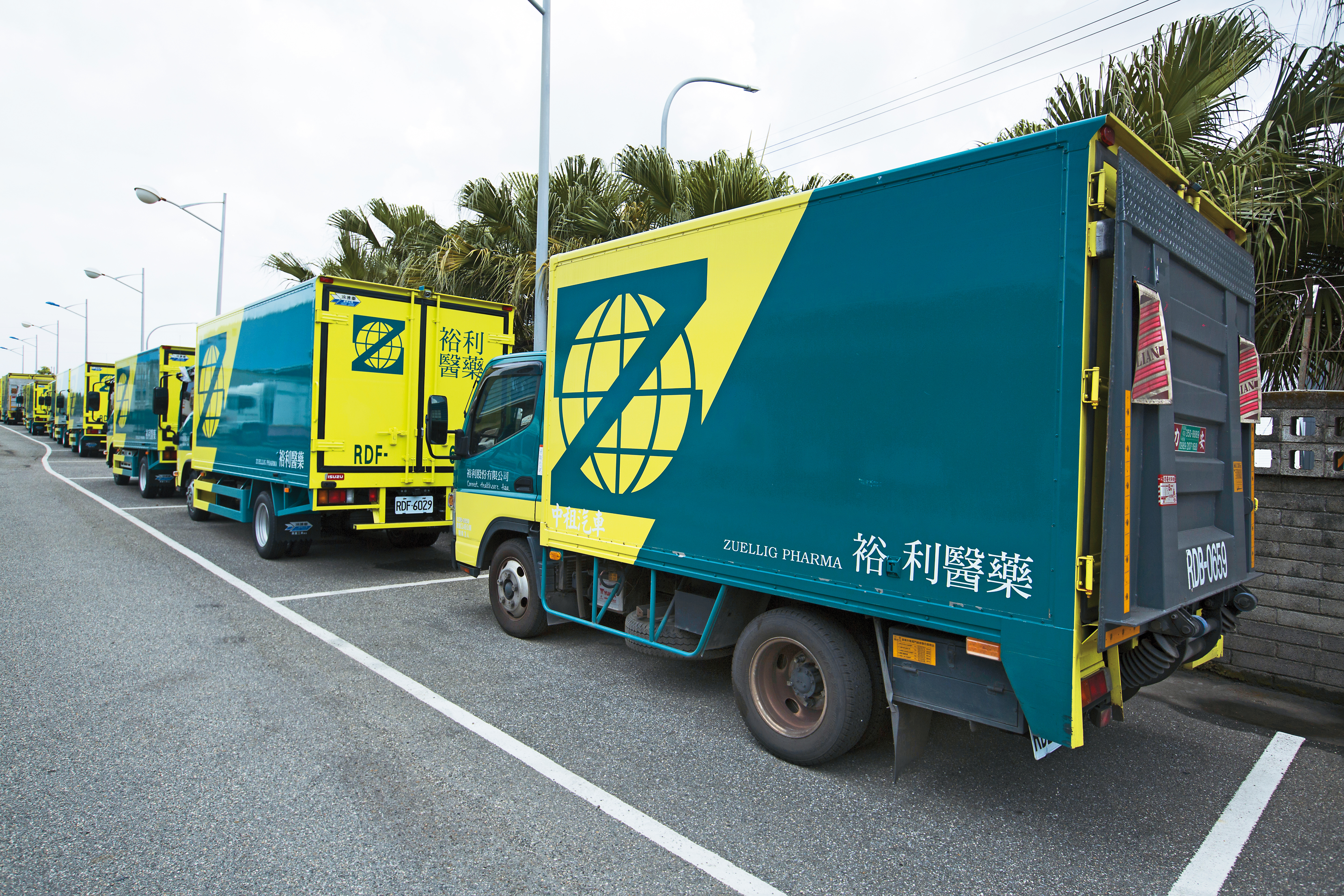 裕利醫藥的配送車隊內建衛星定位與溫控裝置，確保藥品品質。