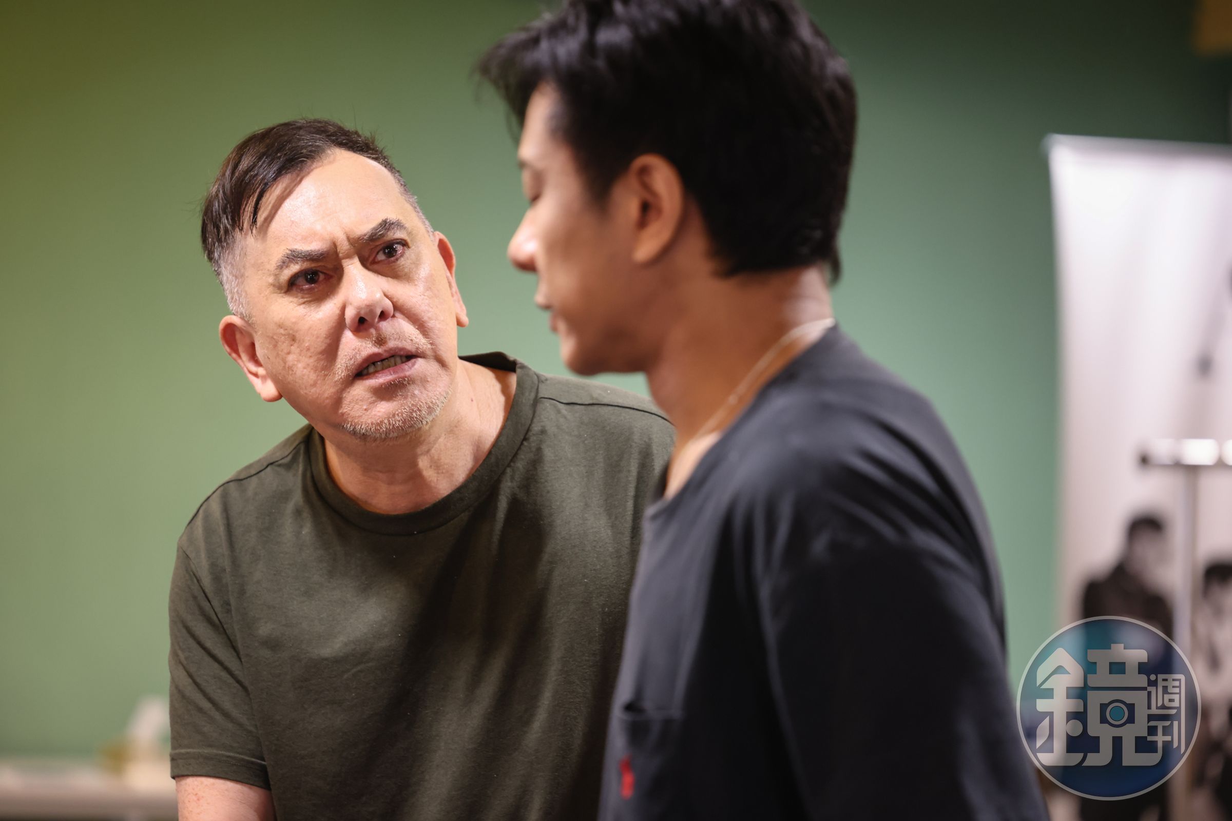 黃秋生昨為舞台劇《ART呃》綵排，並宣布加開下月29日最後一場，共演出15場。（神戲劇場提供）